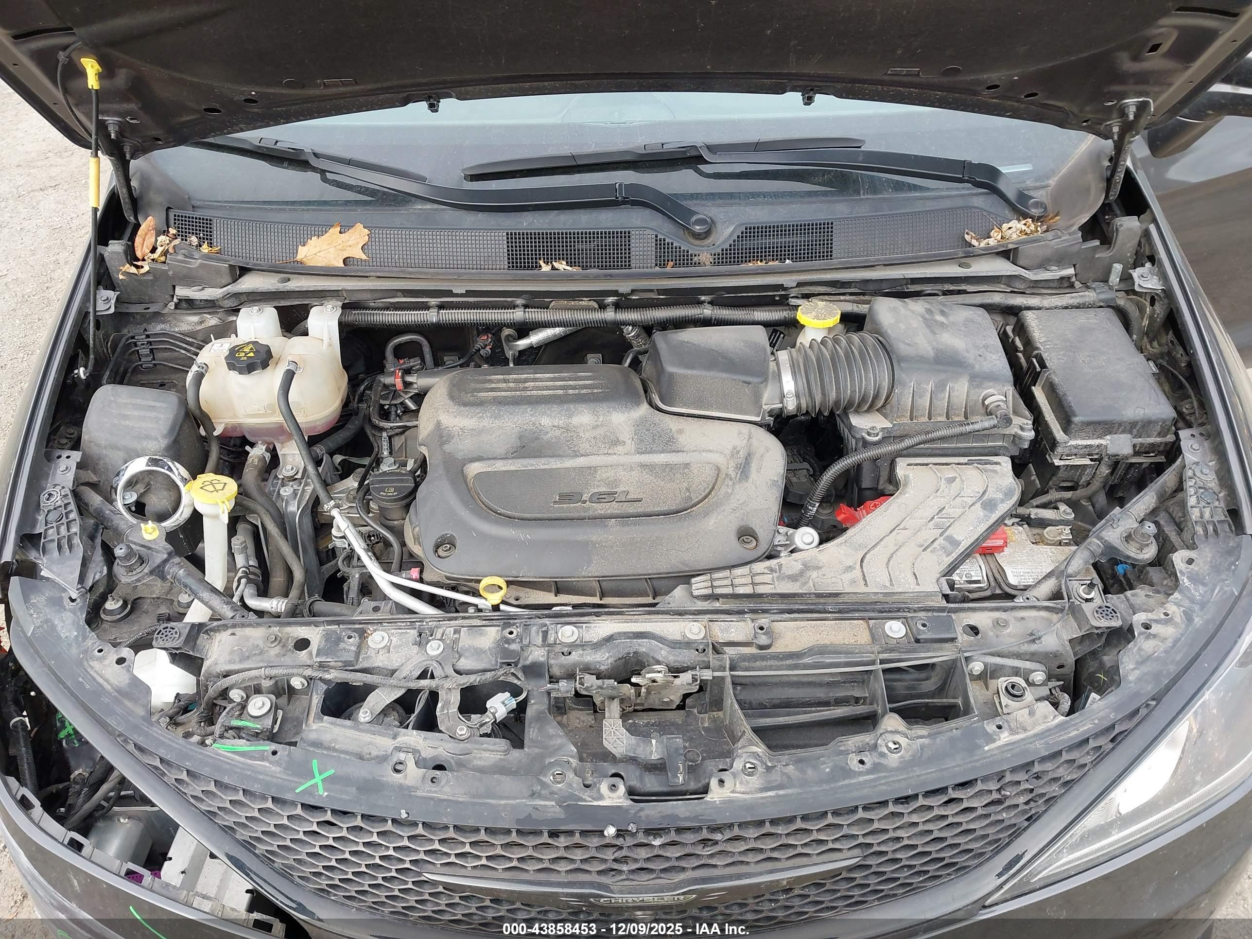 CHRYSLER PACIFICA image 10