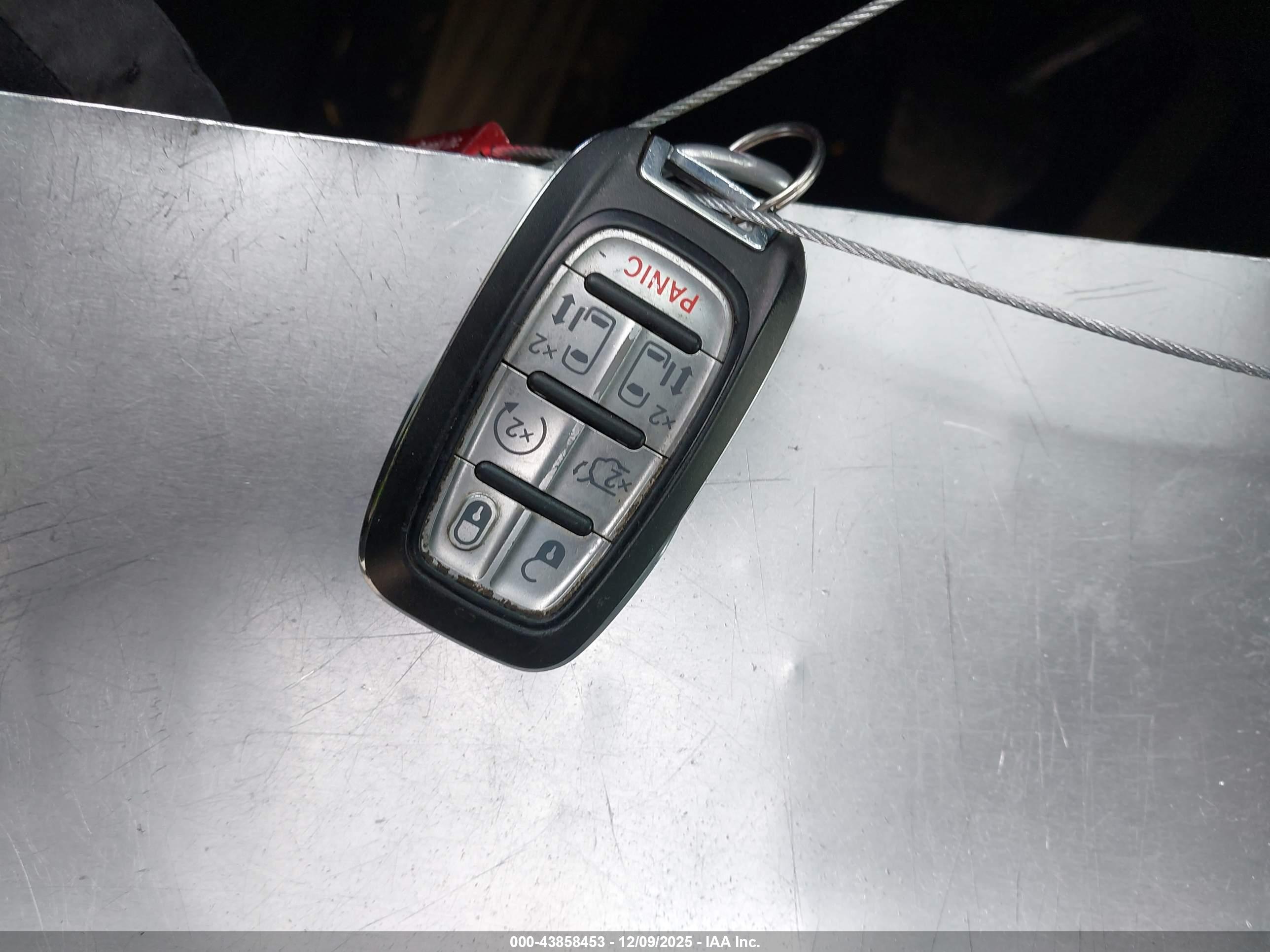 CHRYSLER PACIFICA image 11