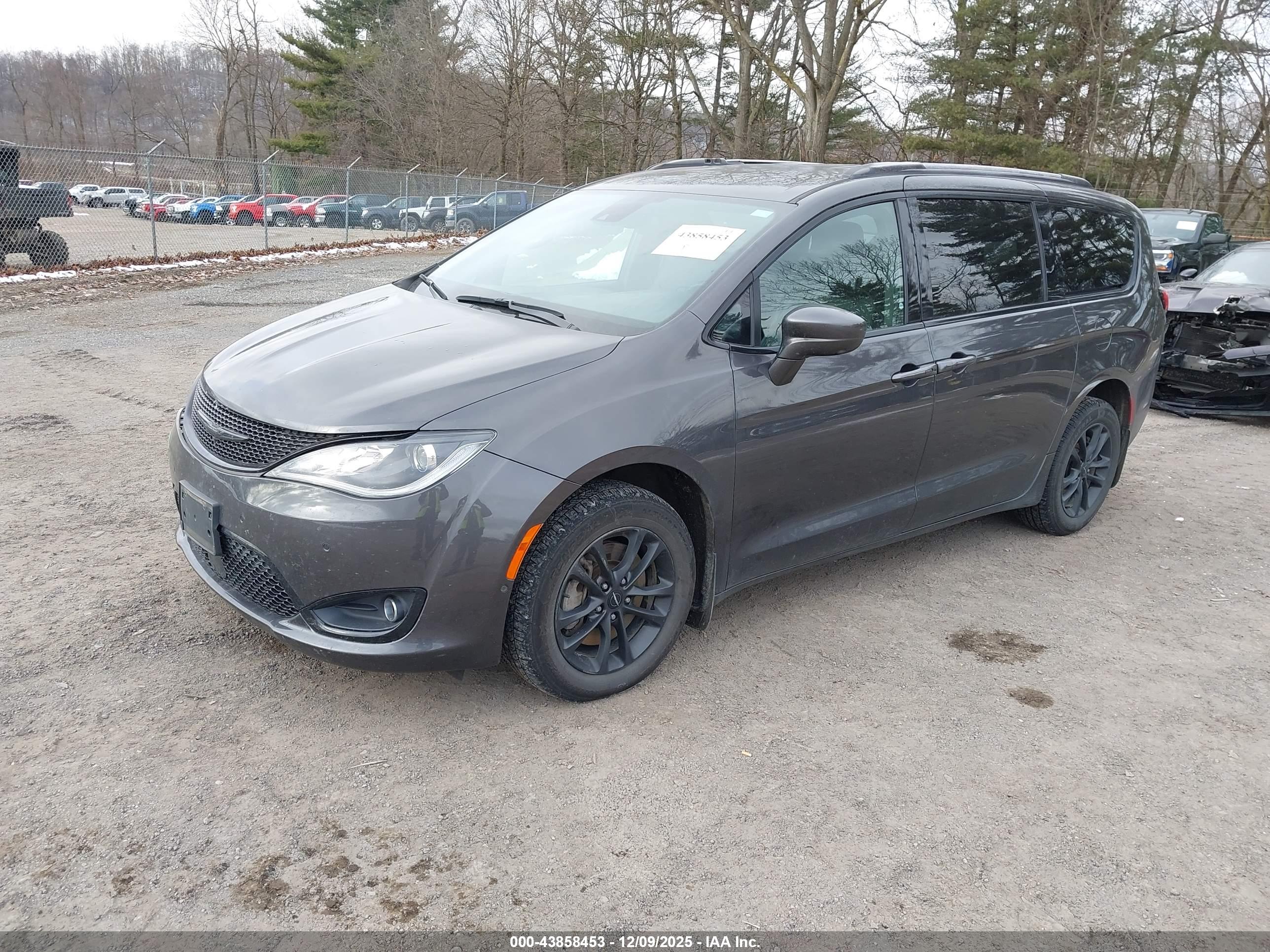 CHRYSLER PACIFICA image 2