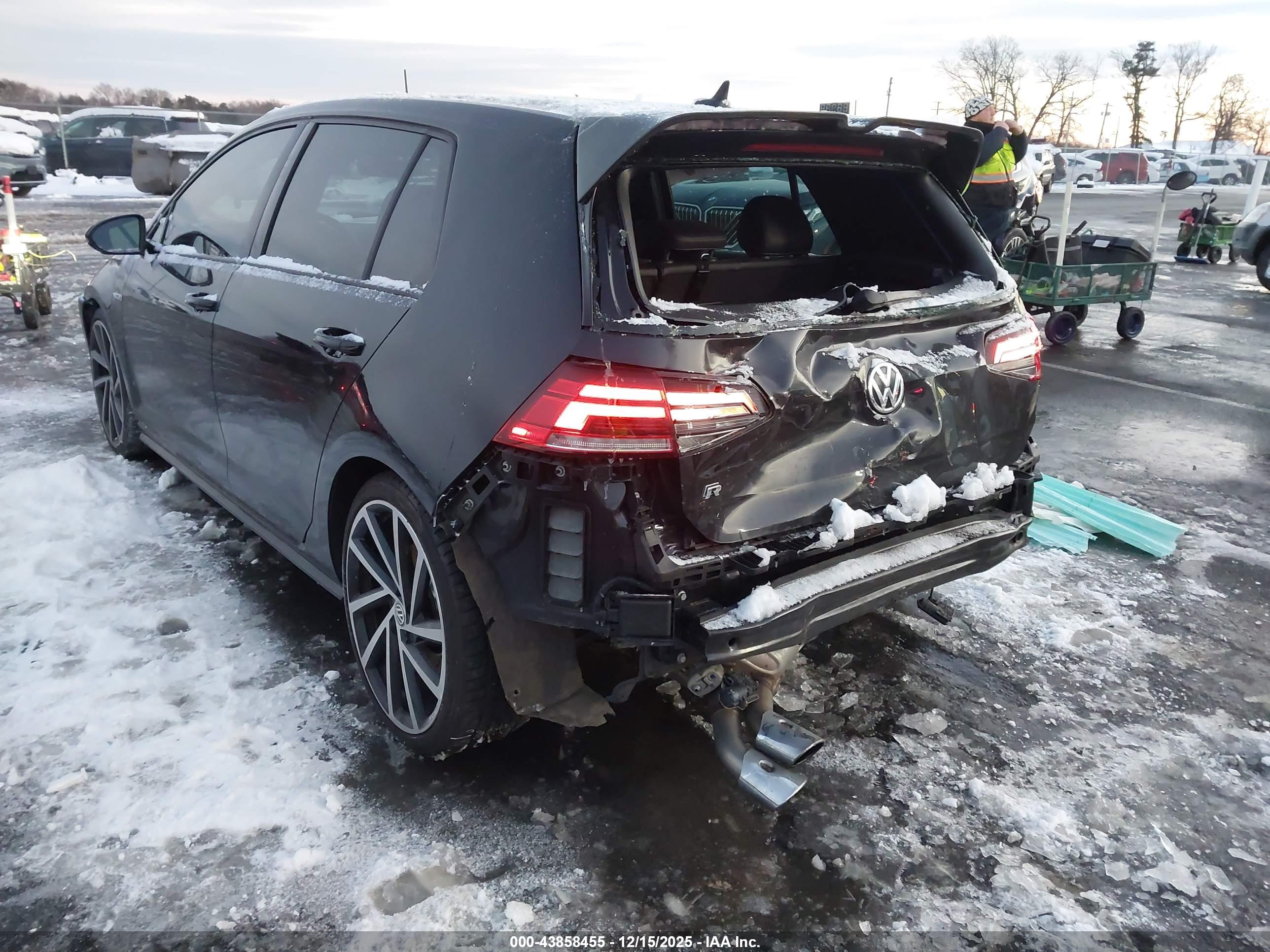 VOLKSWAGEN GOLF image 3