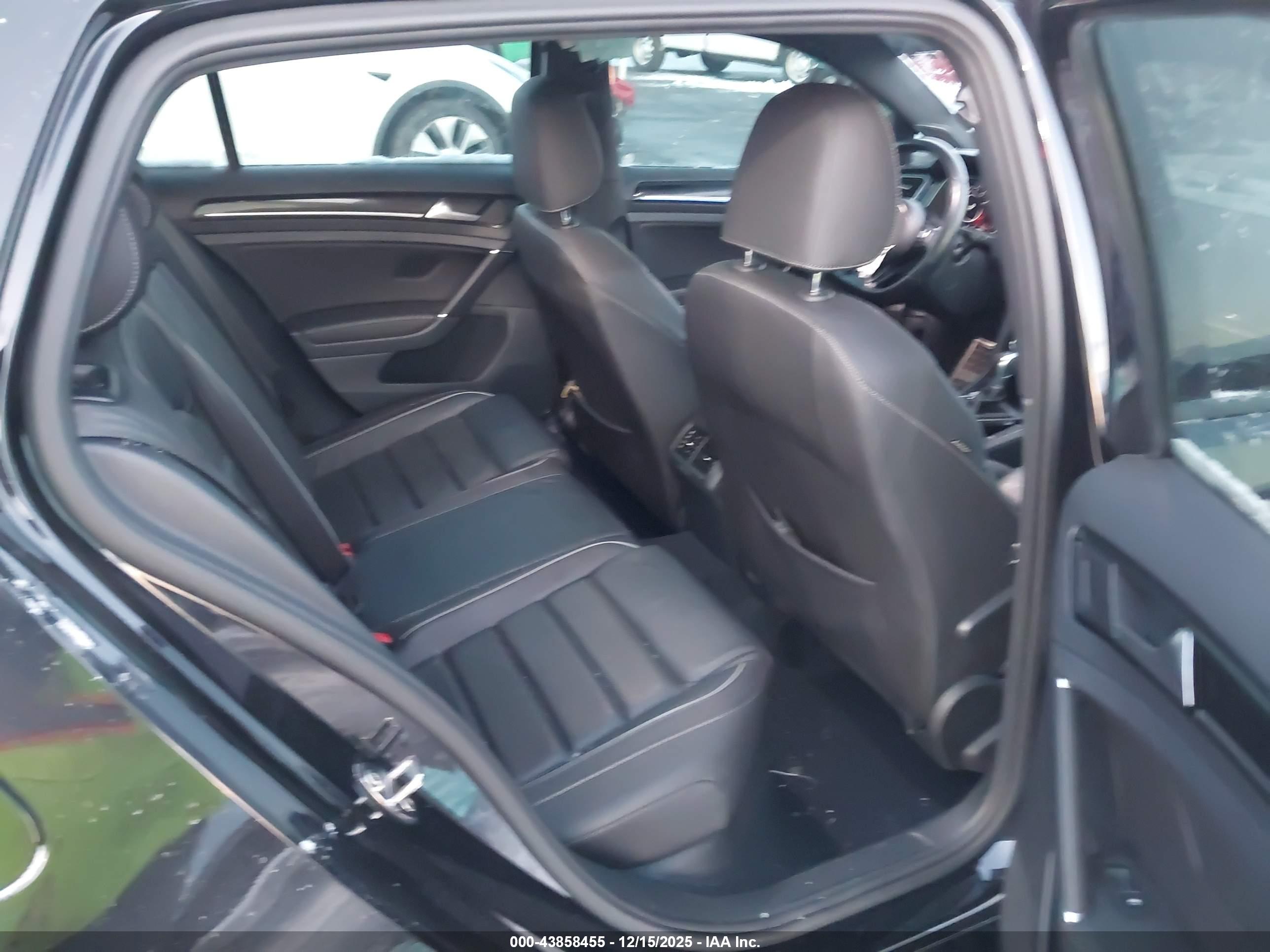 VOLKSWAGEN GOLF image 8