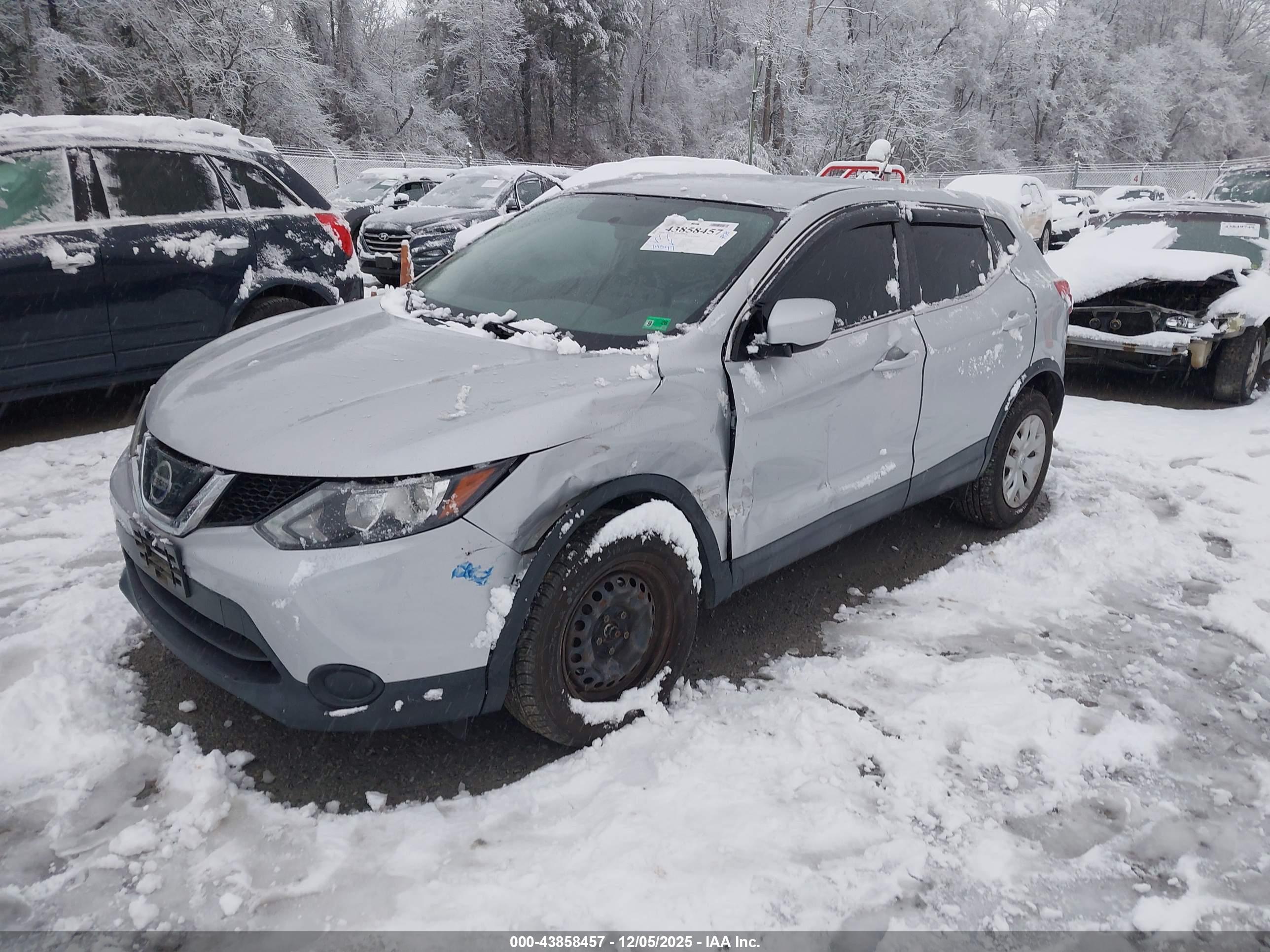 NISSAN ROGUE image 2