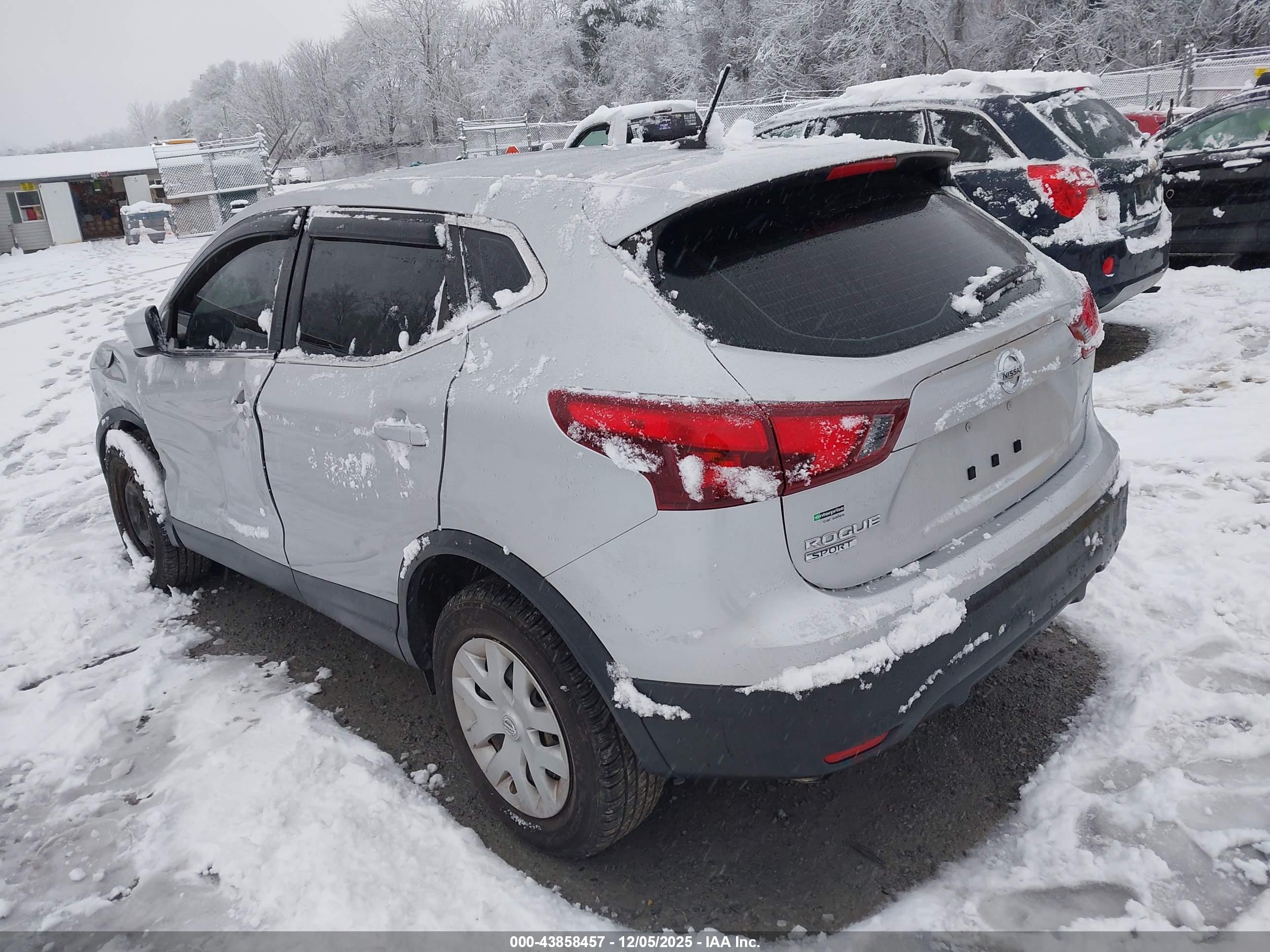 NISSAN ROGUE image 3