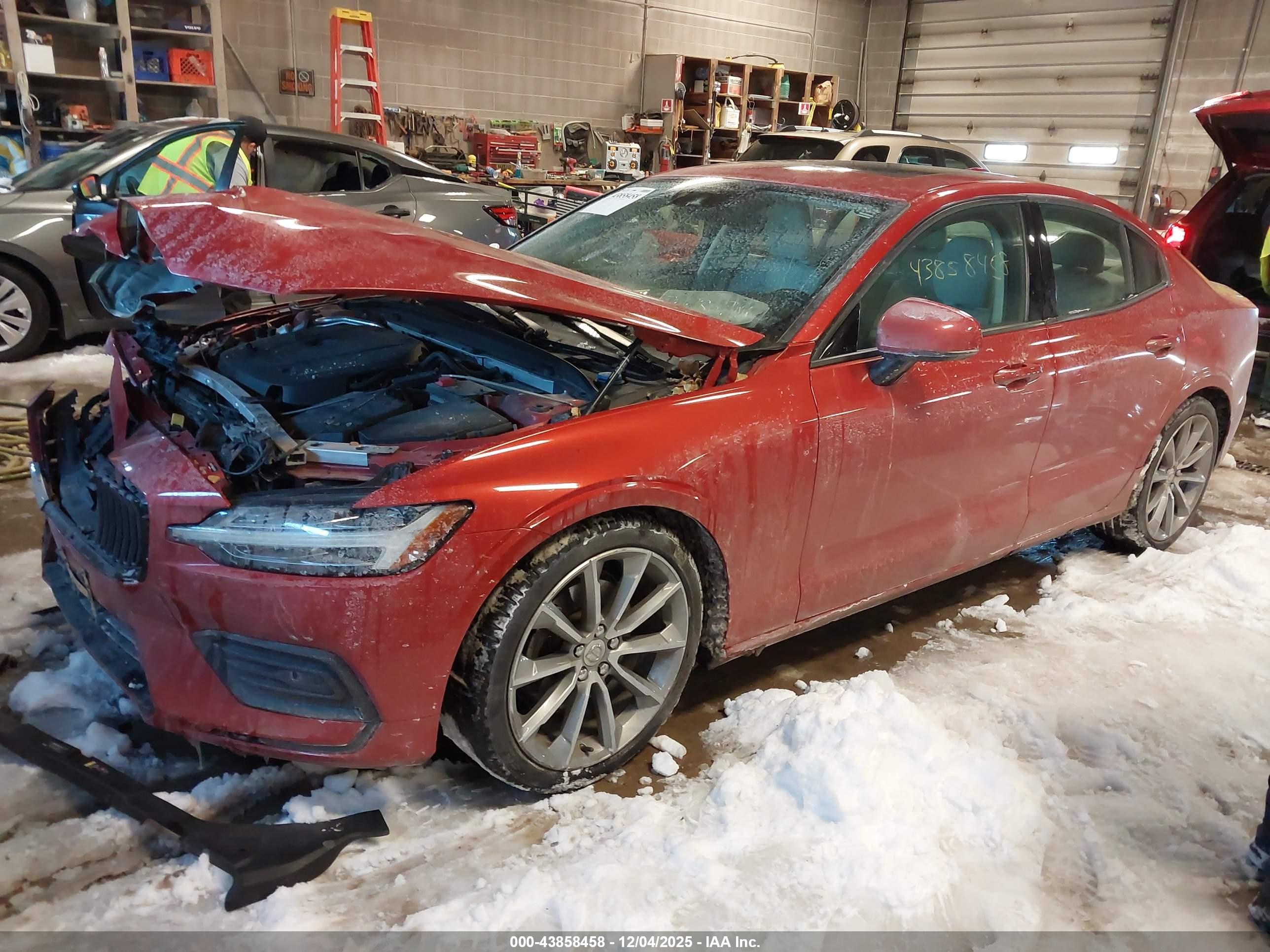 VOLVO S60 image 2