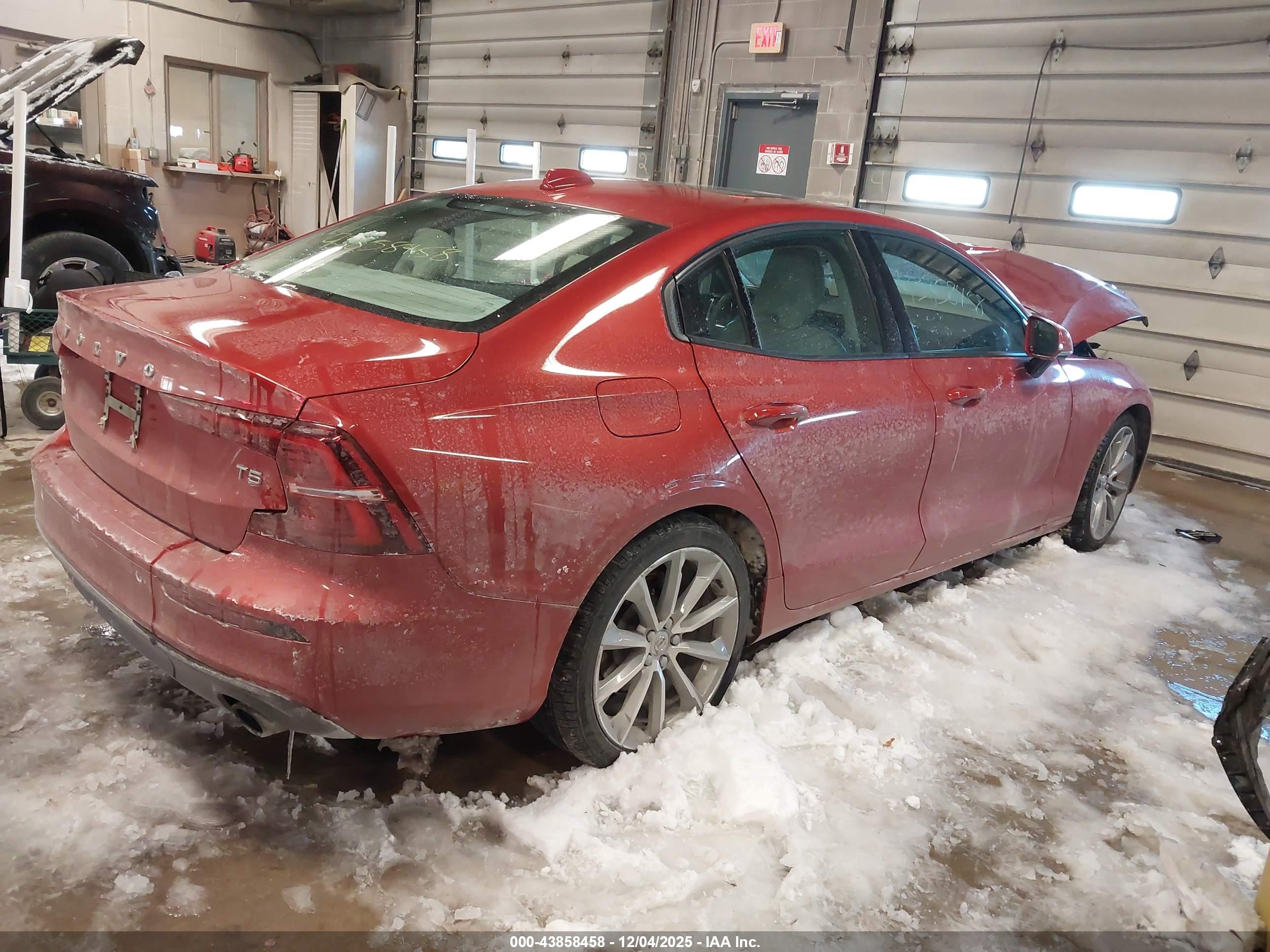 VOLVO S60 image 4