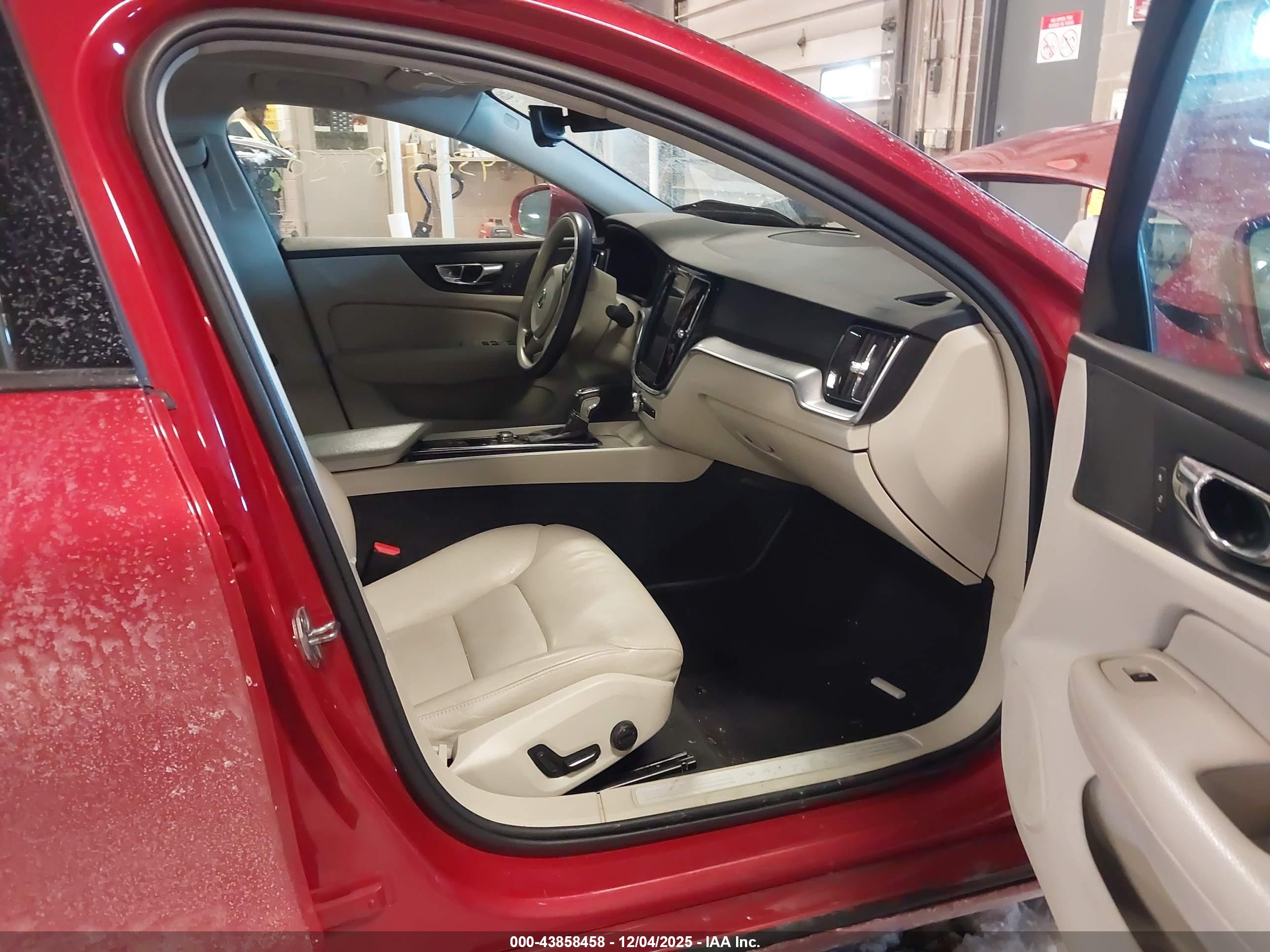 VOLVO S60 image 5