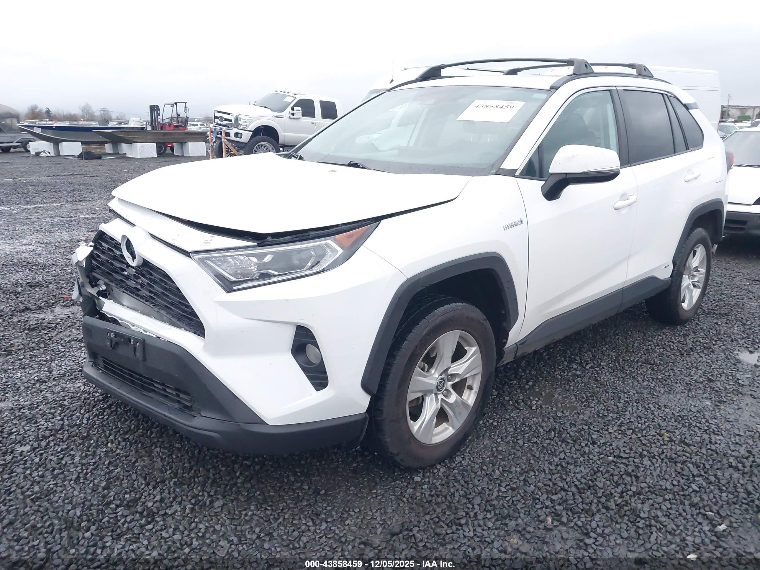 TOYOTA RAV4 image 2
