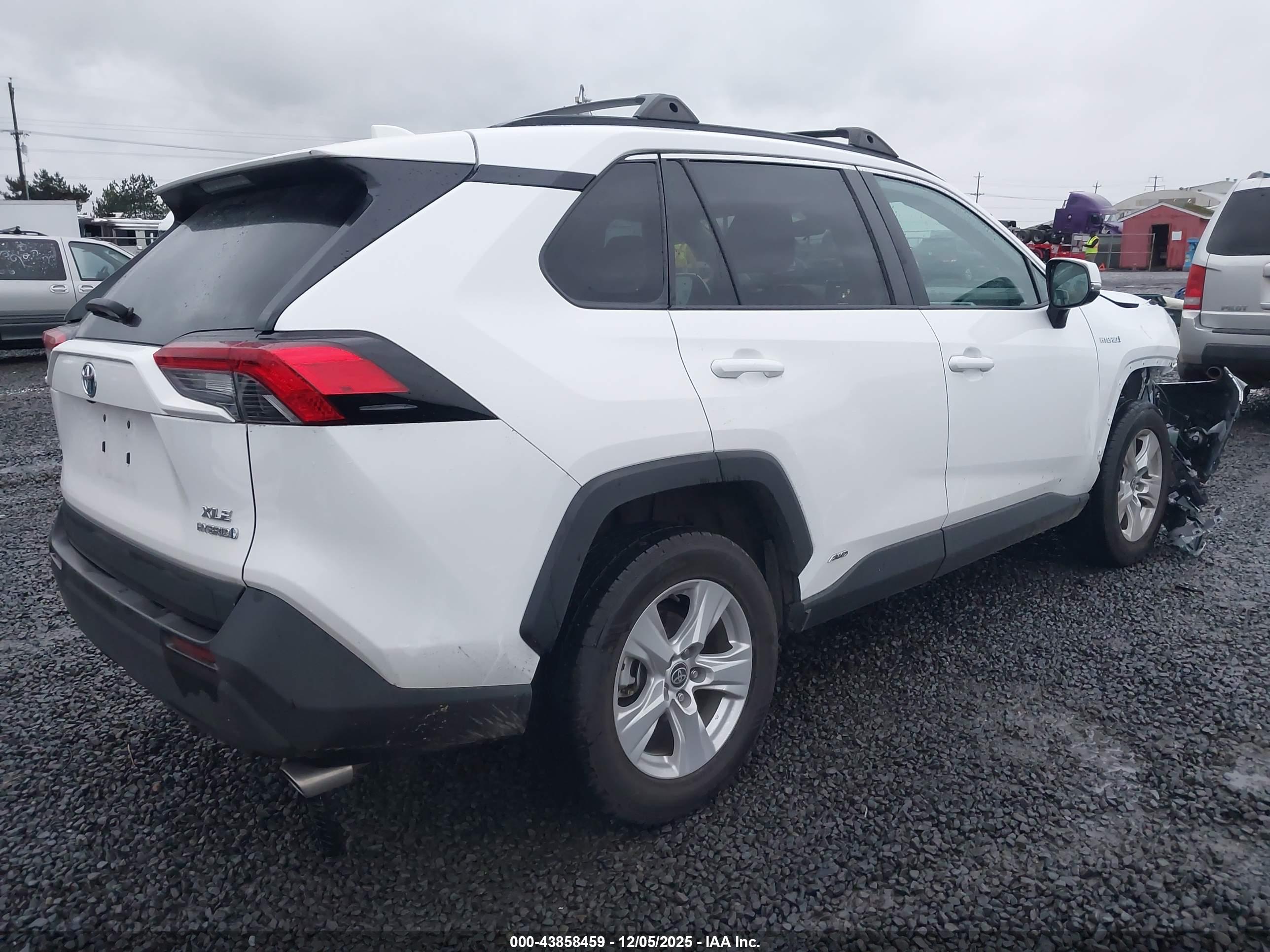 TOYOTA RAV4 image 4