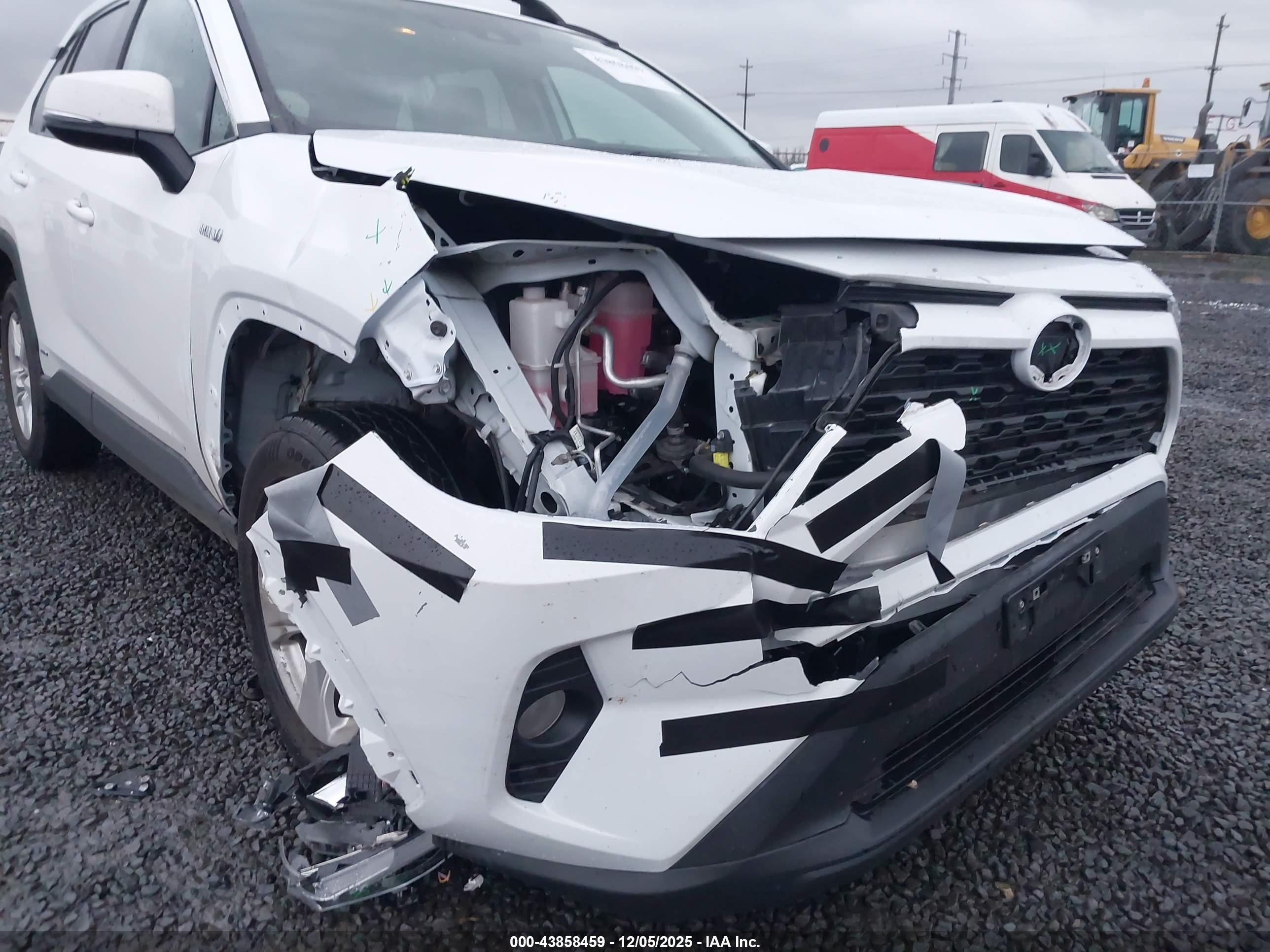 TOYOTA RAV4 image 6