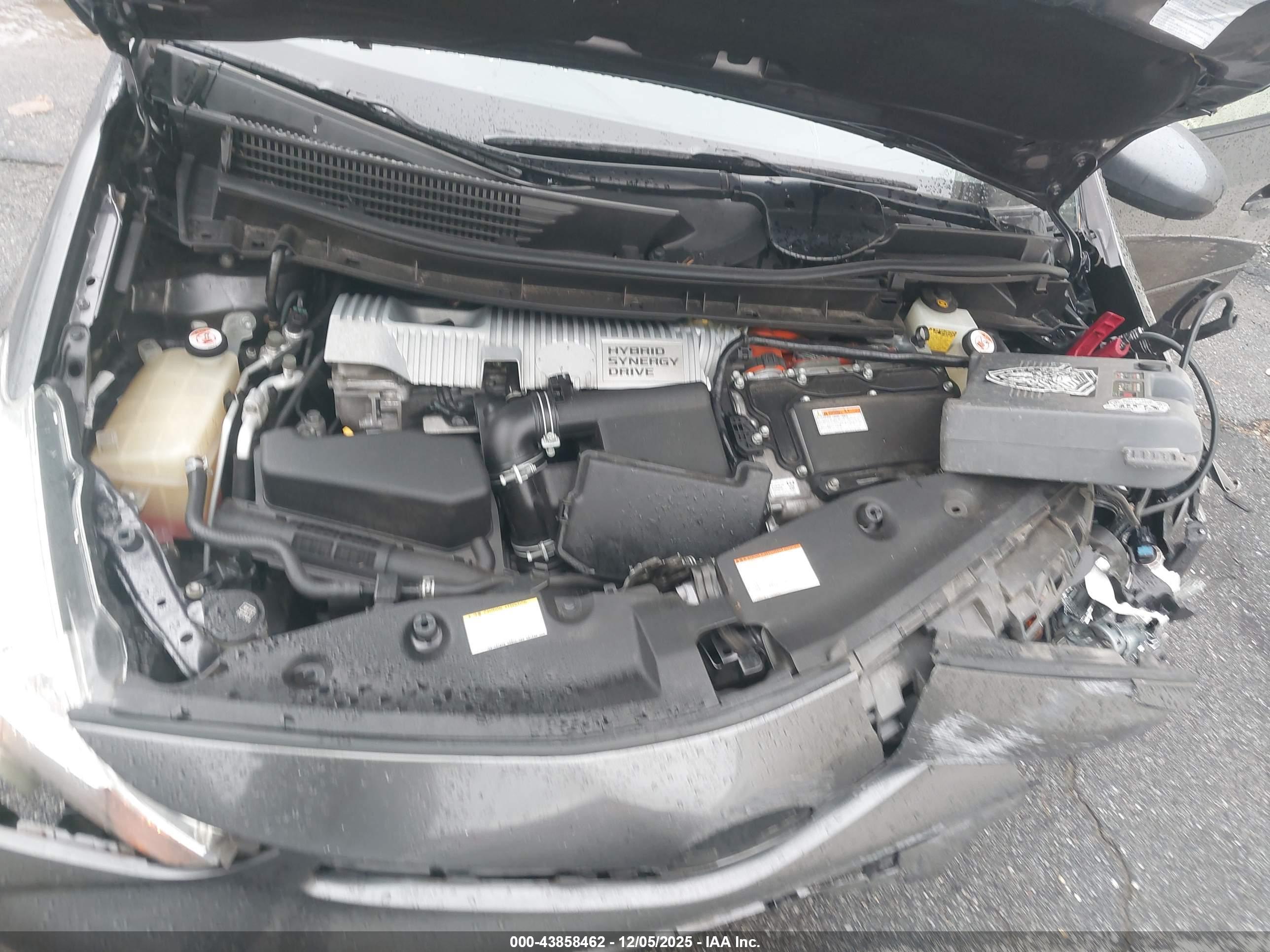 TOYOTA PRIUS image 10
