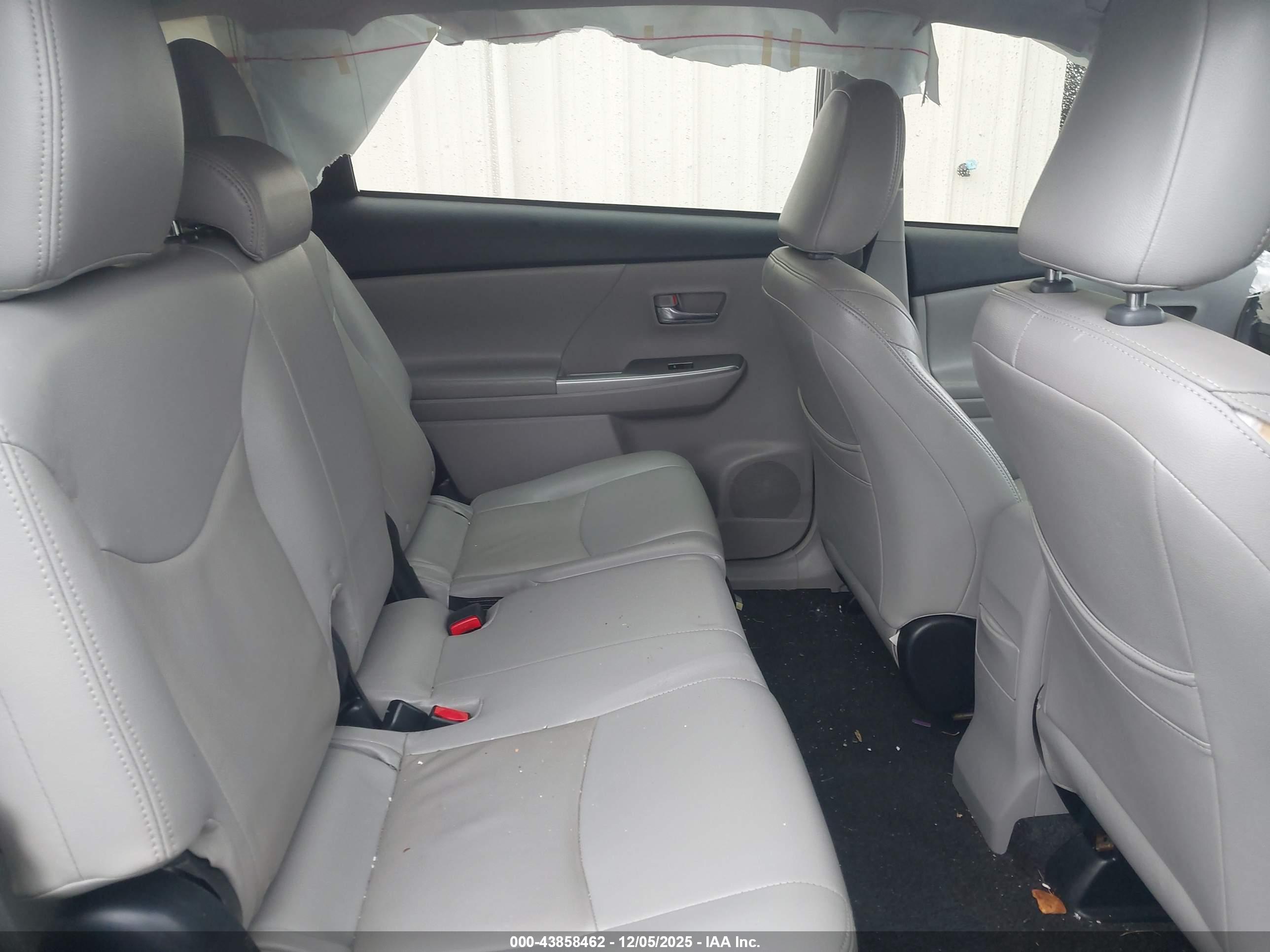 TOYOTA PRIUS image 8