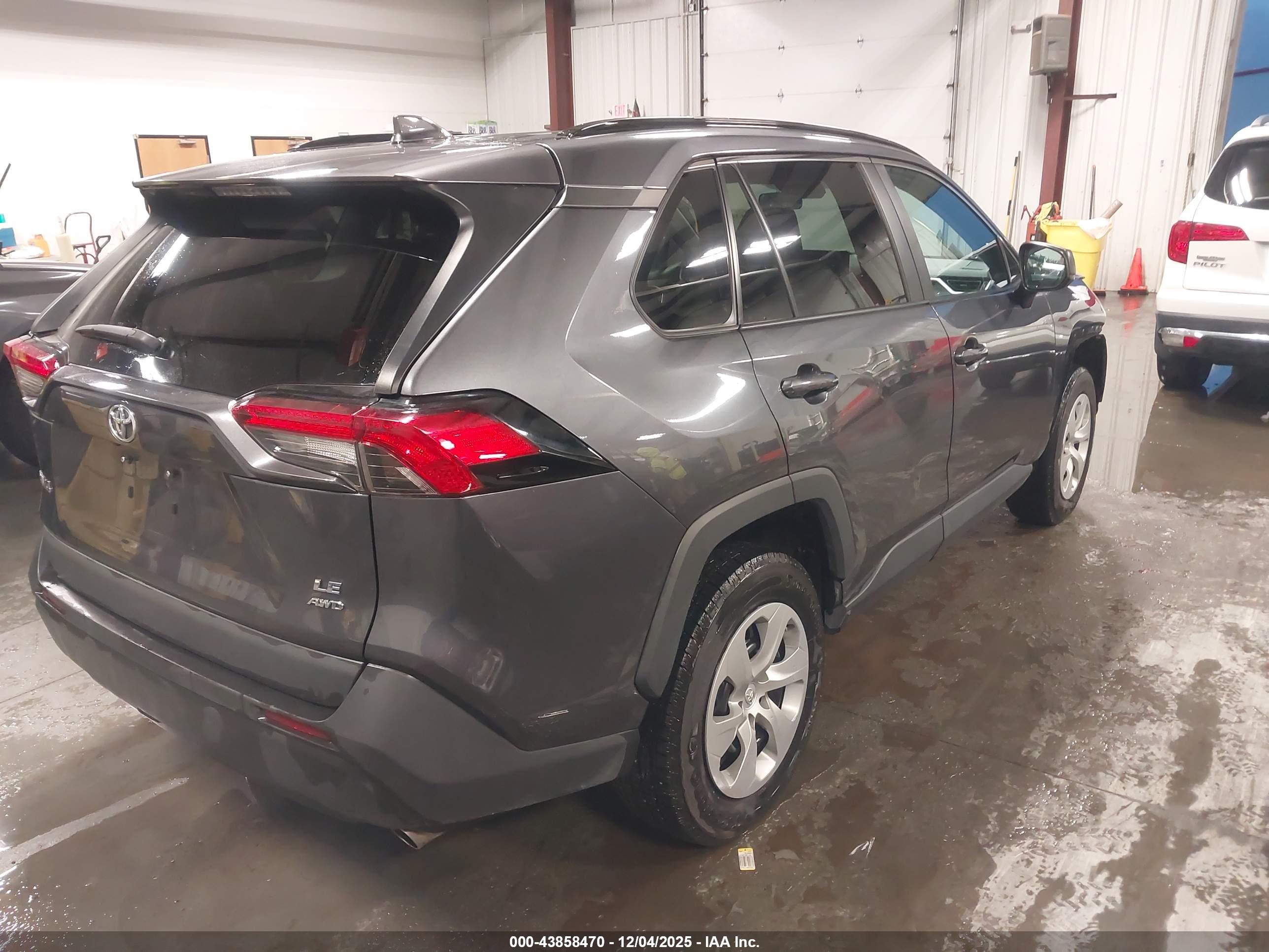 TOYOTA RAV4 image 4