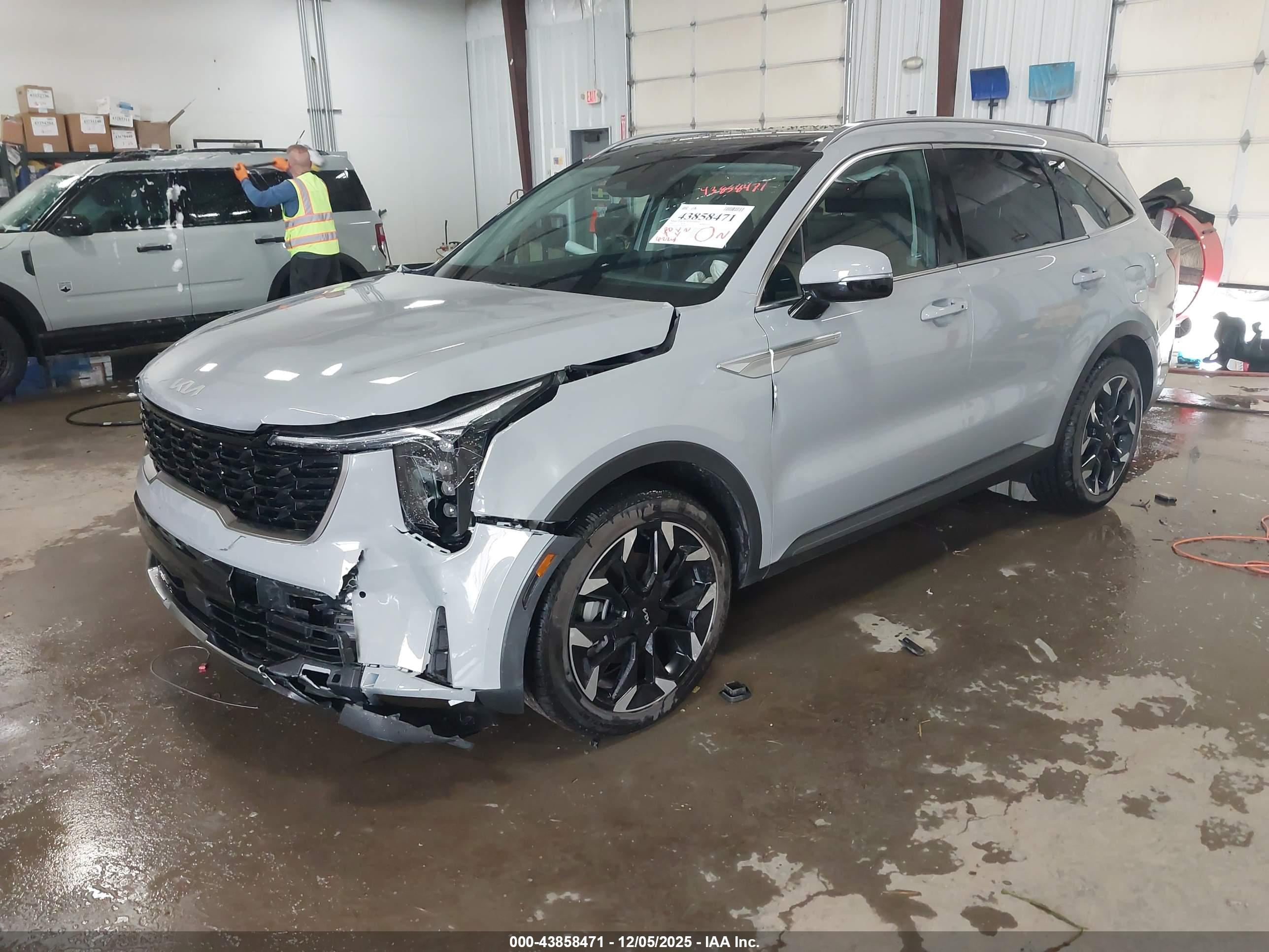 KIA SORENTO image 2