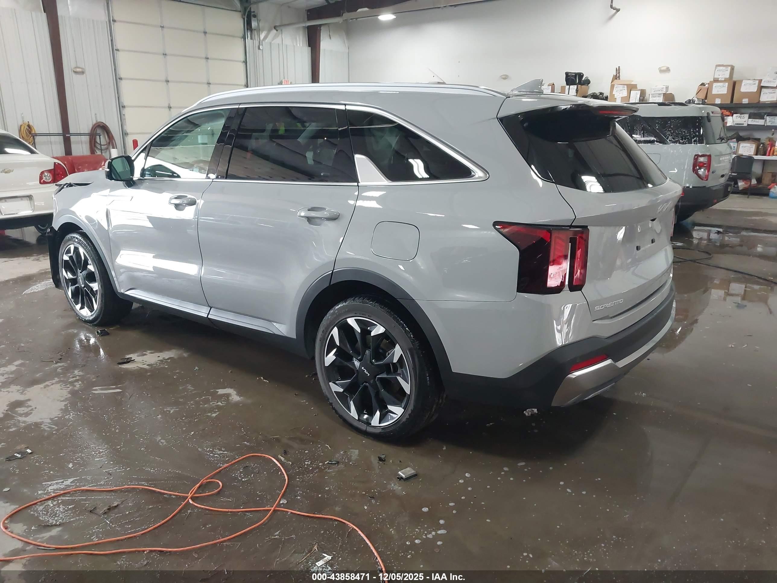 KIA SORENTO image 3