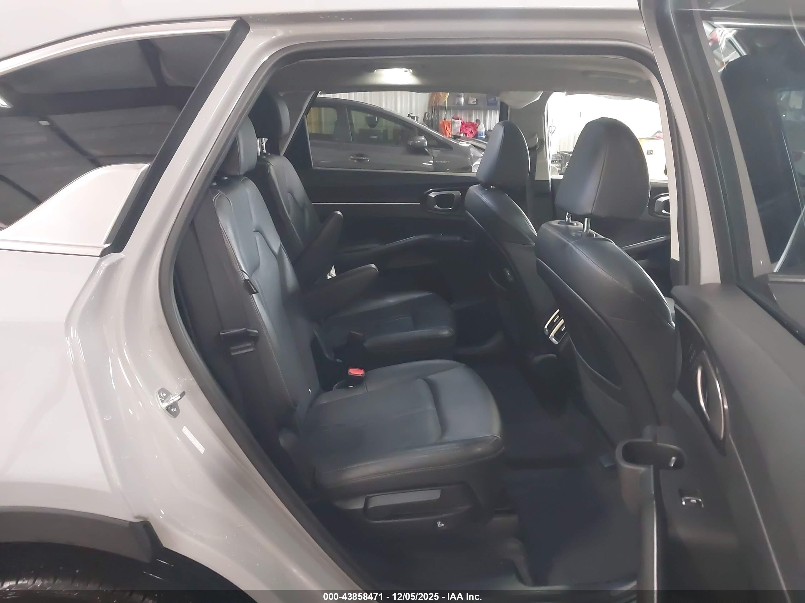 KIA SORENTO image 8