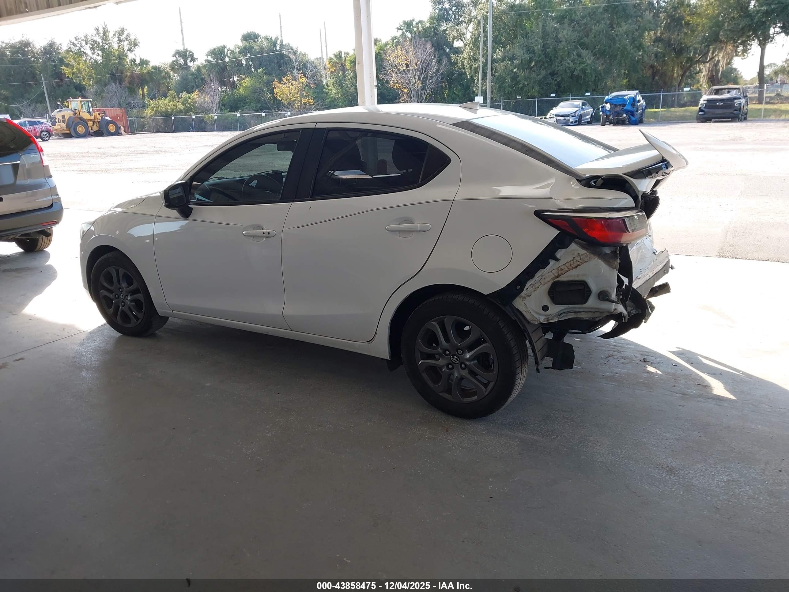 TOYOTA YARIS image 3