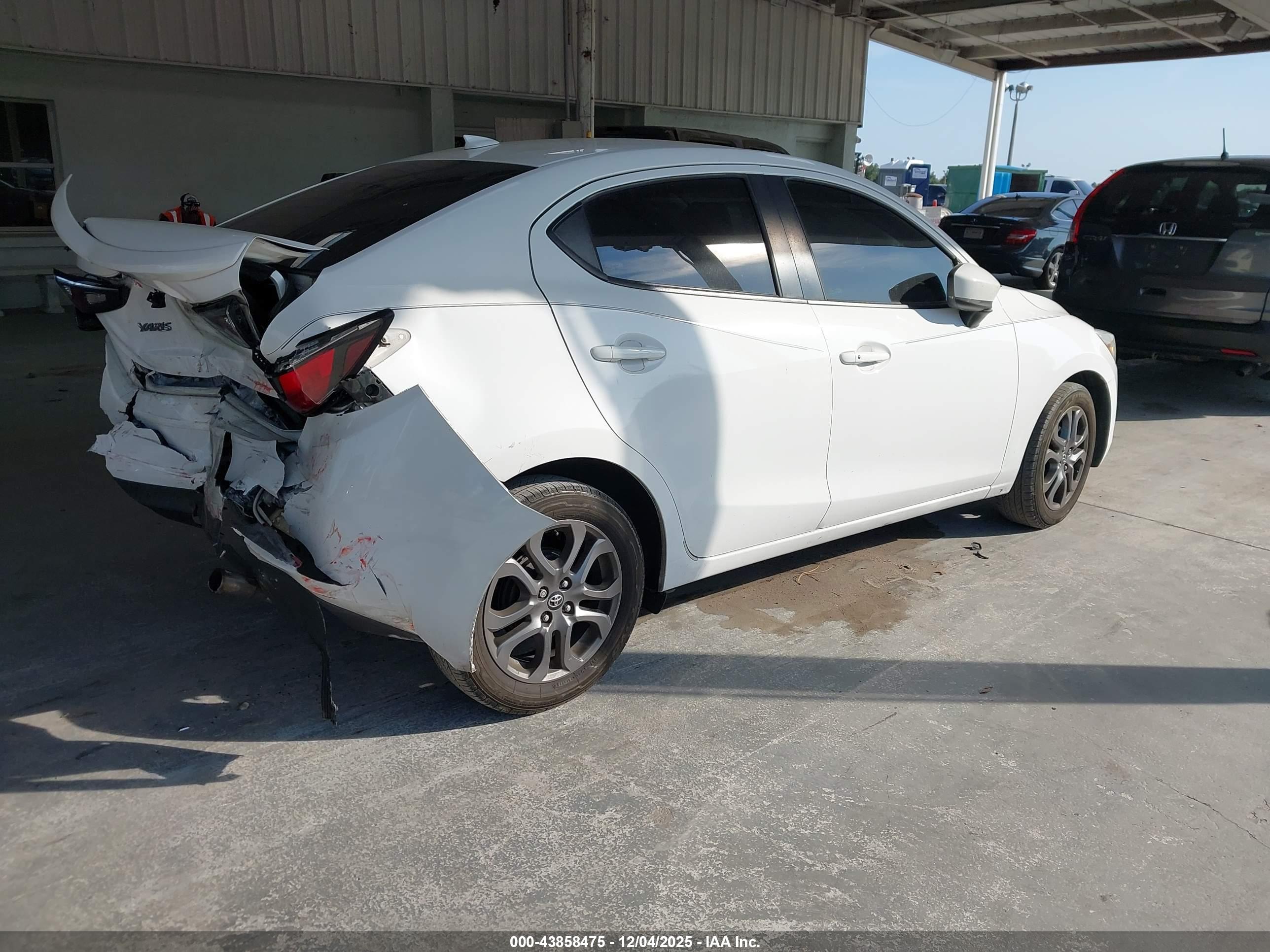 TOYOTA YARIS image 4