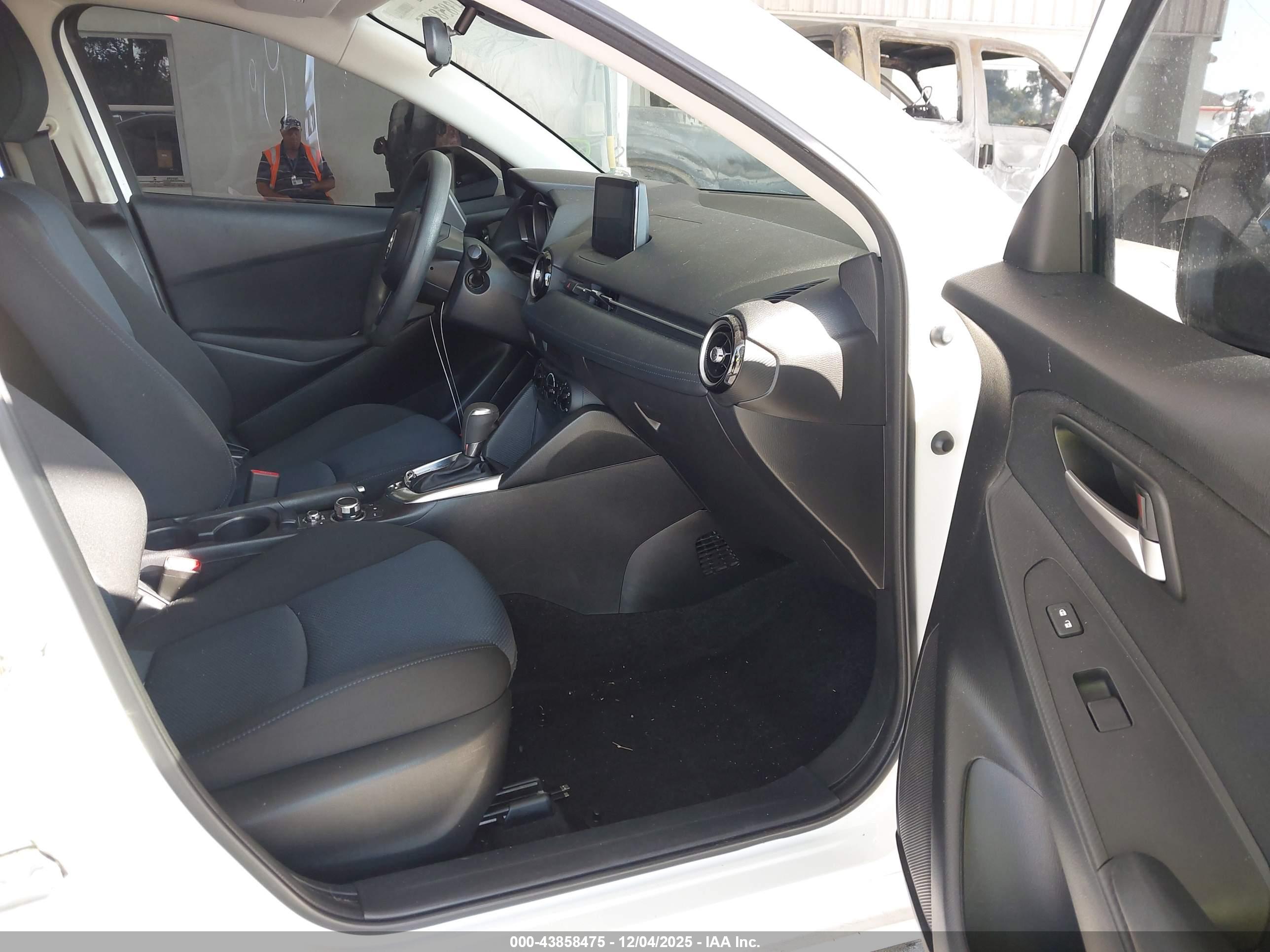 TOYOTA YARIS image 5