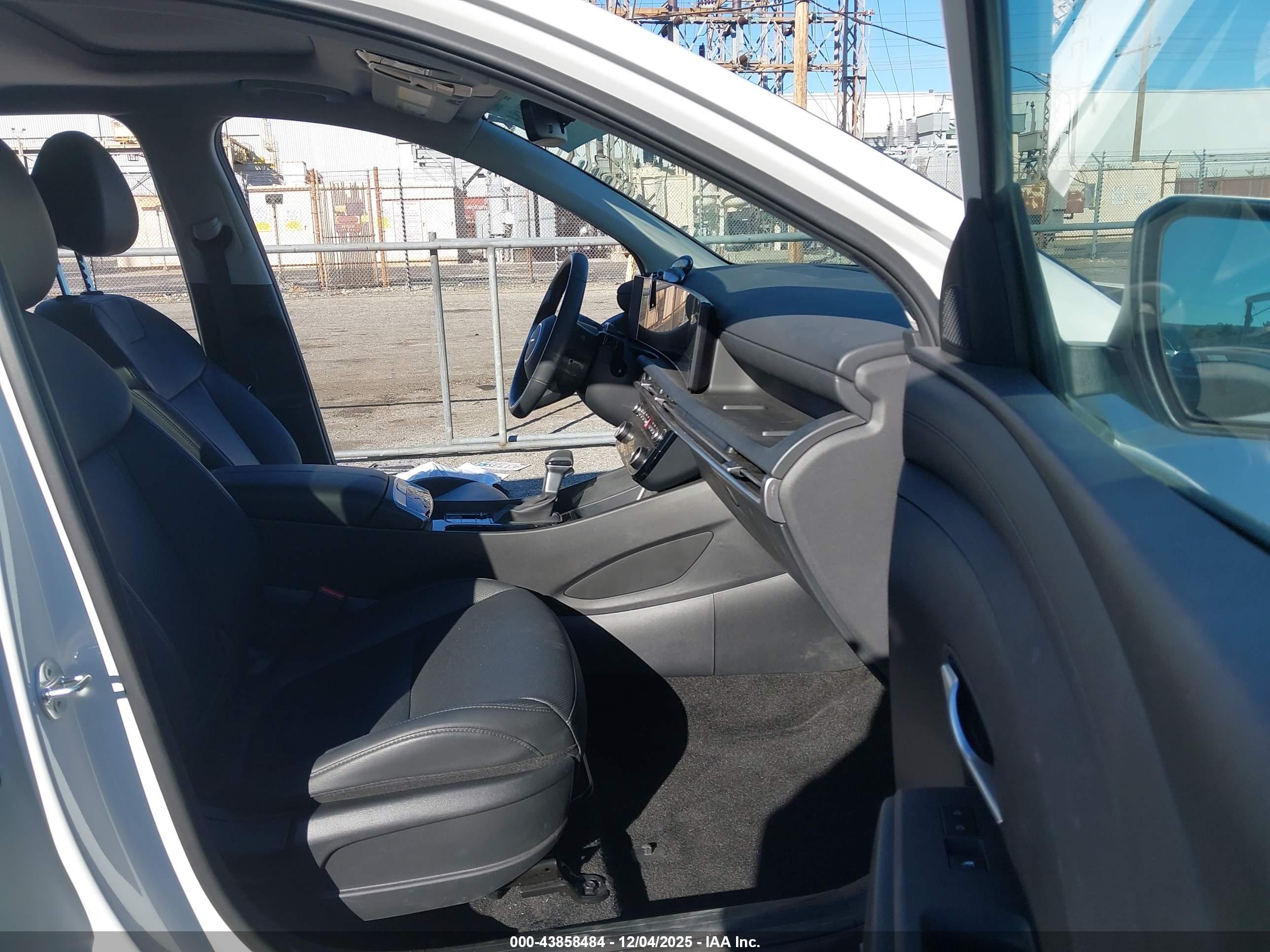 HYUNDAI TUCSON image 5