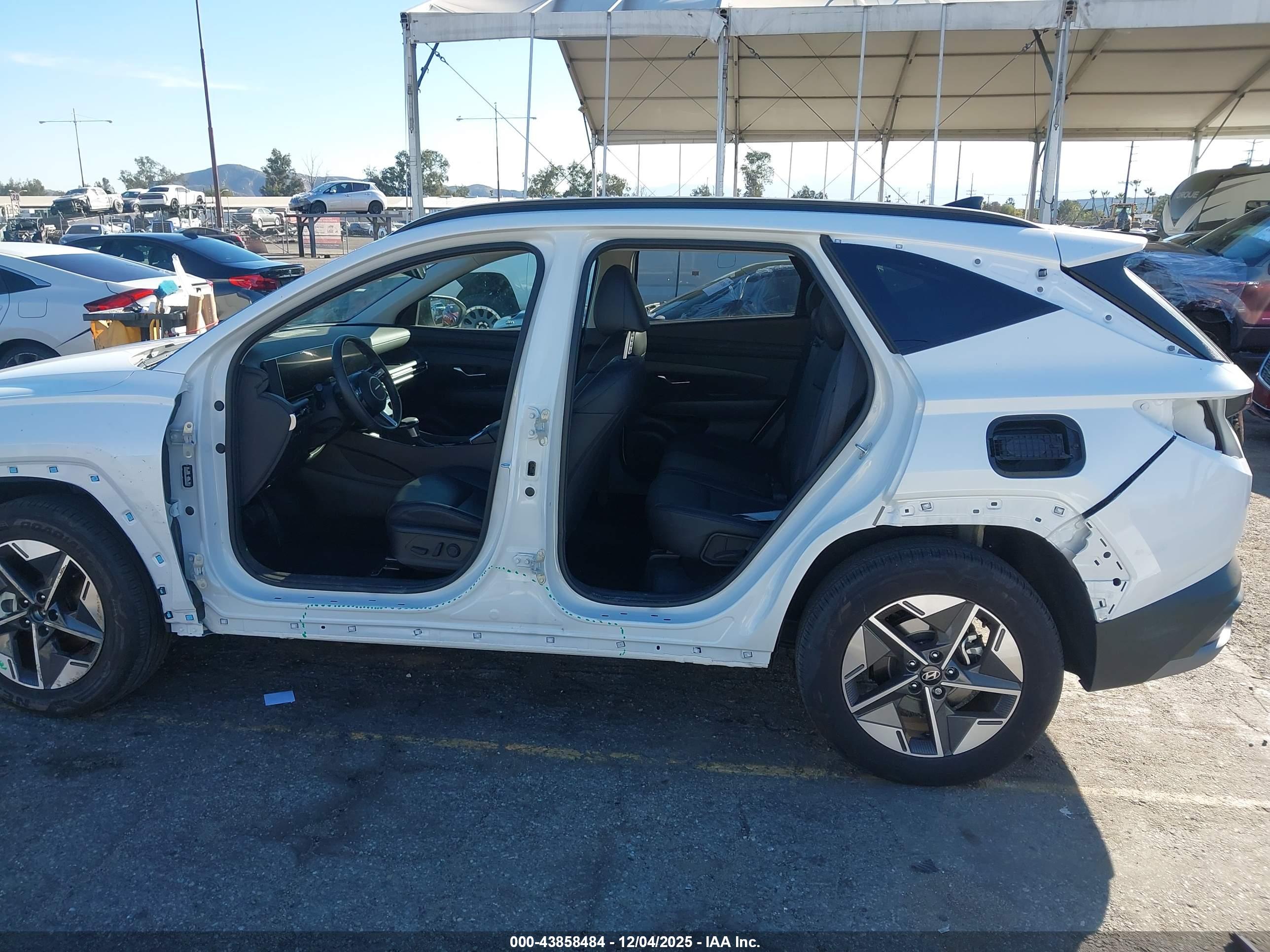 HYUNDAI TUCSON image 6