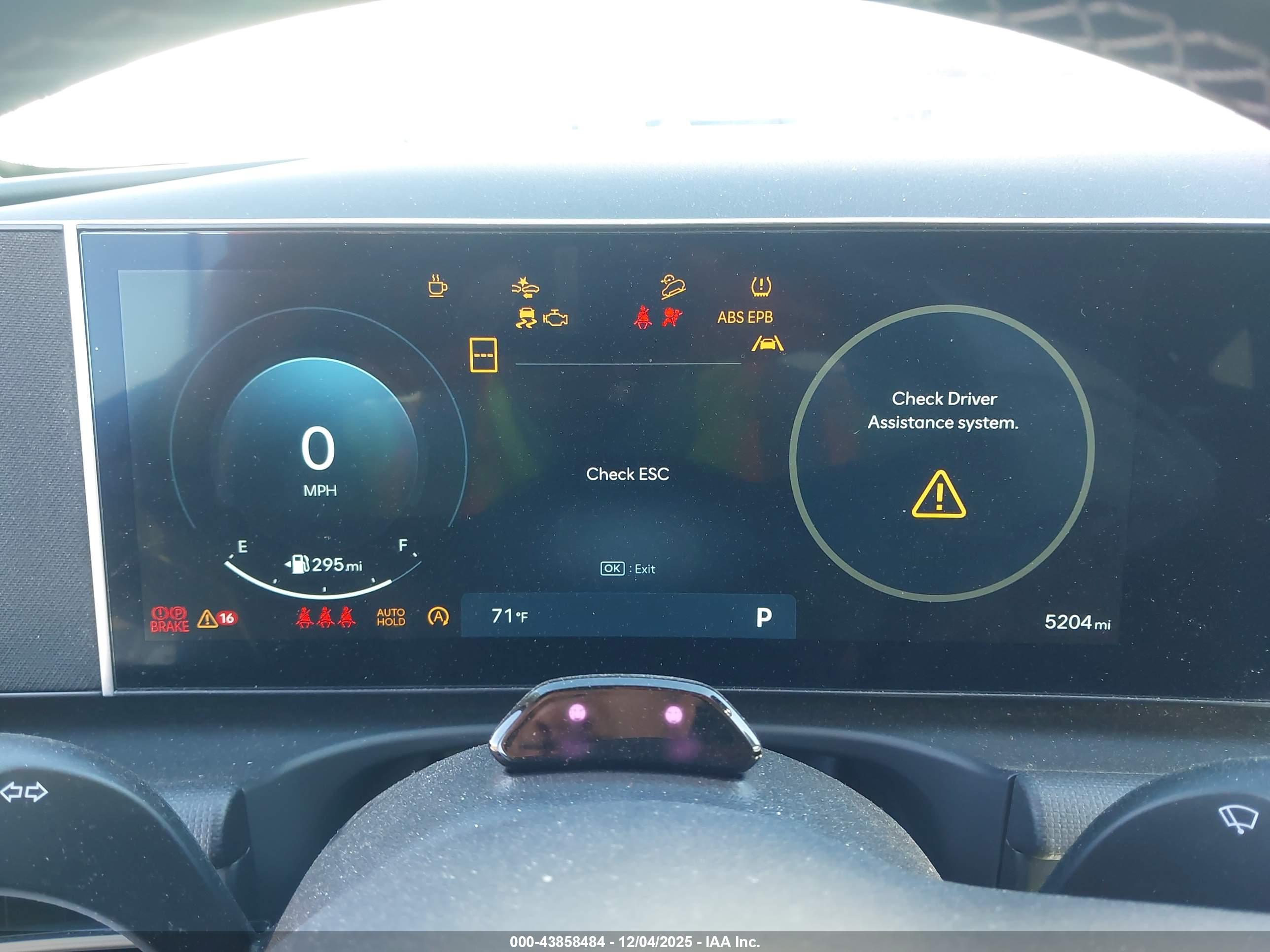 HYUNDAI TUCSON image 7