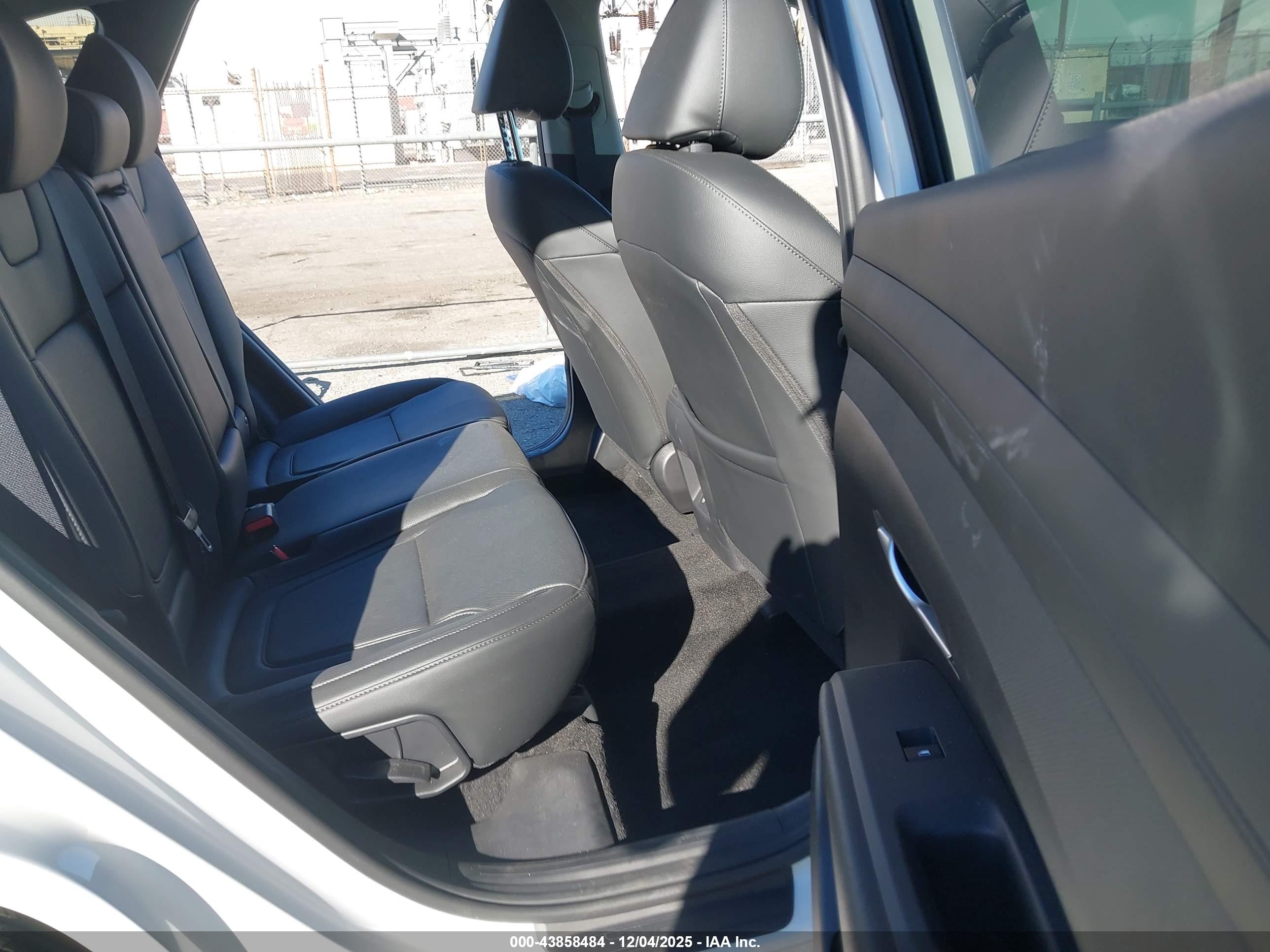 HYUNDAI TUCSON image 8