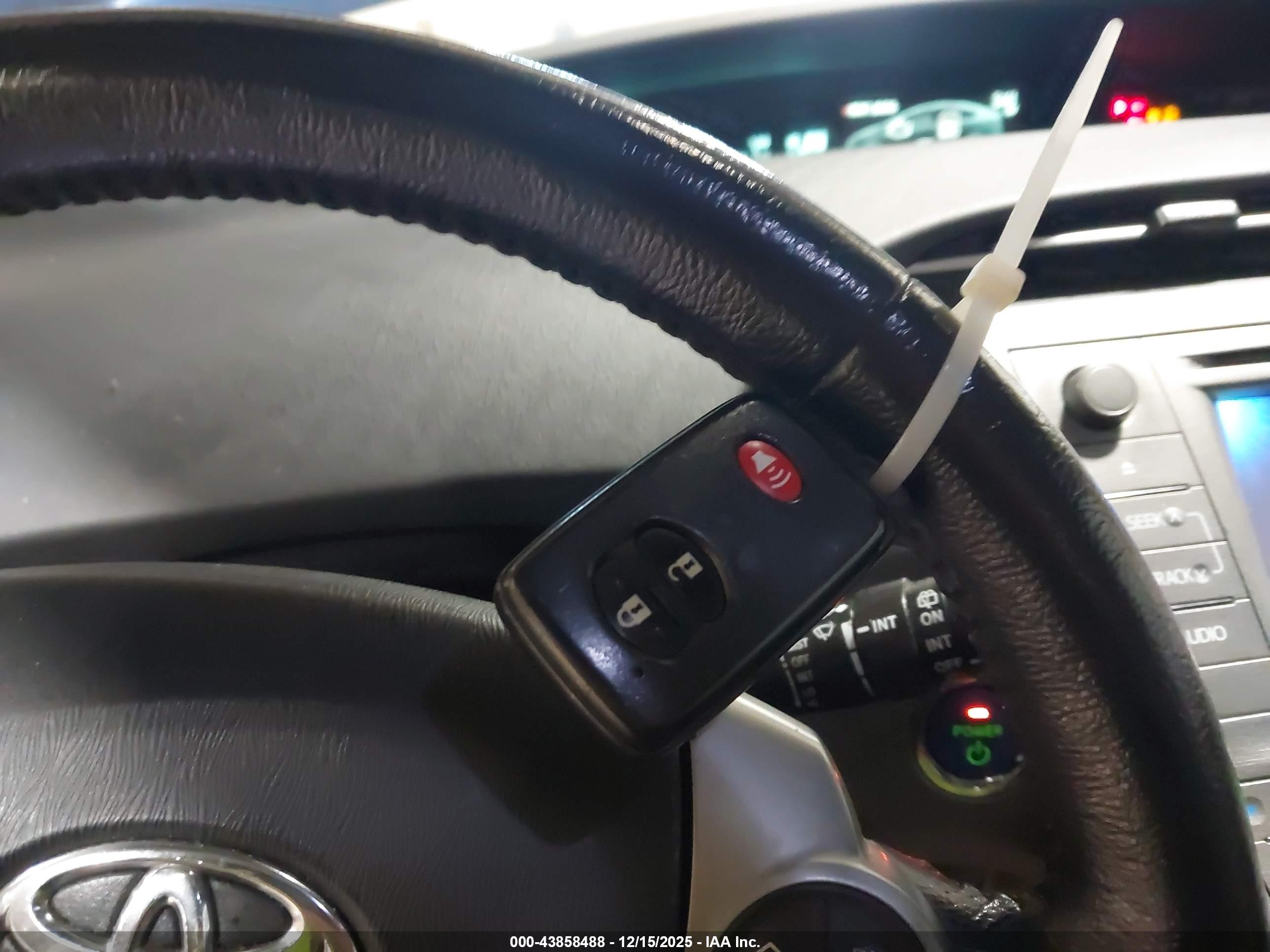 TOYOTA PRIUS image 11