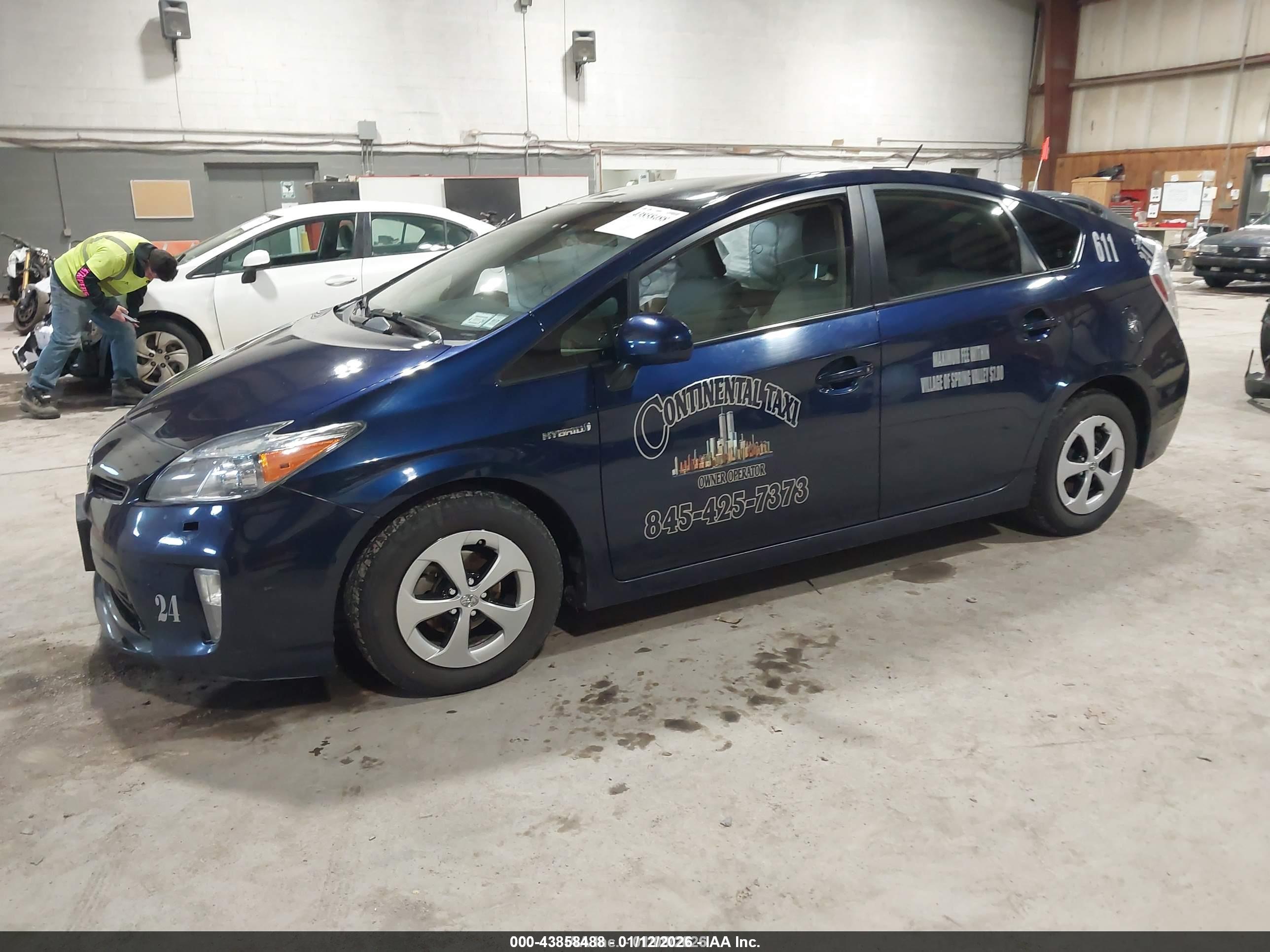 TOYOTA PRIUS image 2