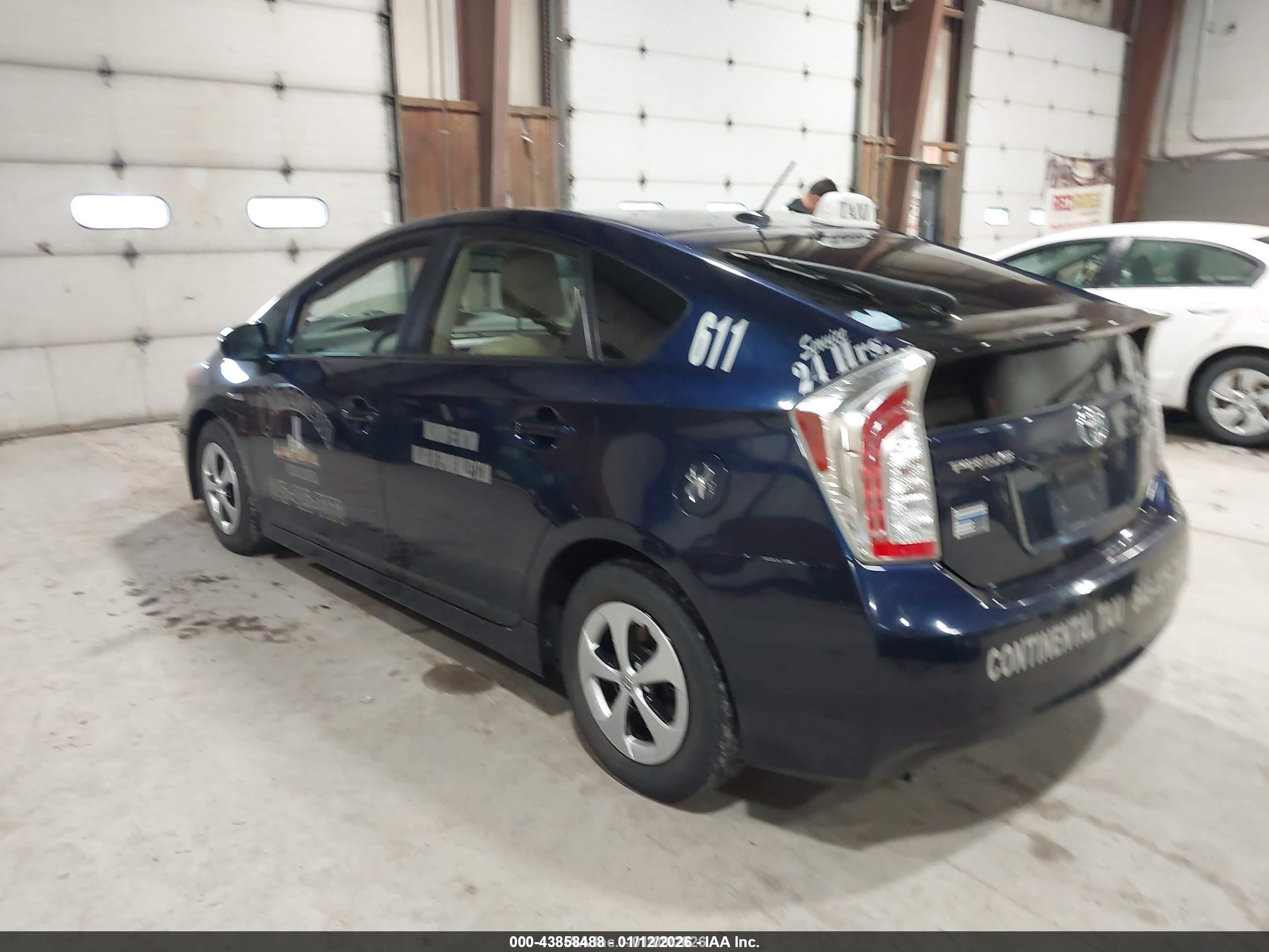 TOYOTA PRIUS image 3