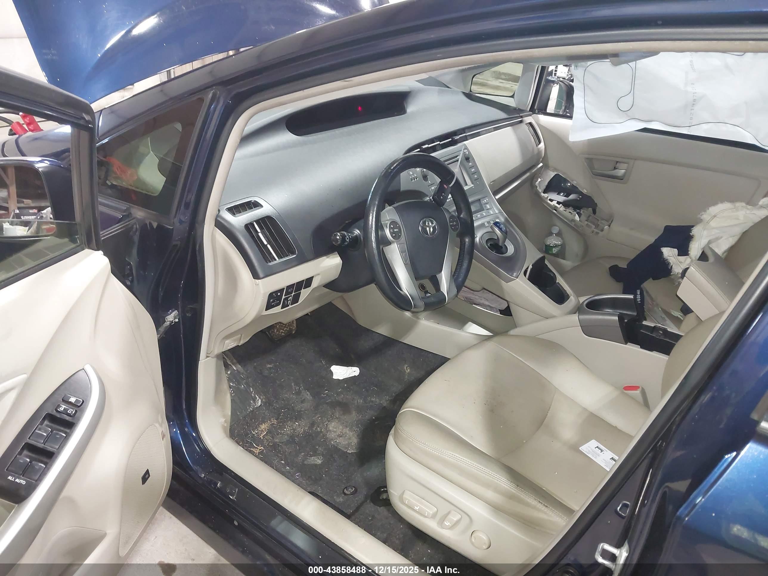 TOYOTA PRIUS image 5