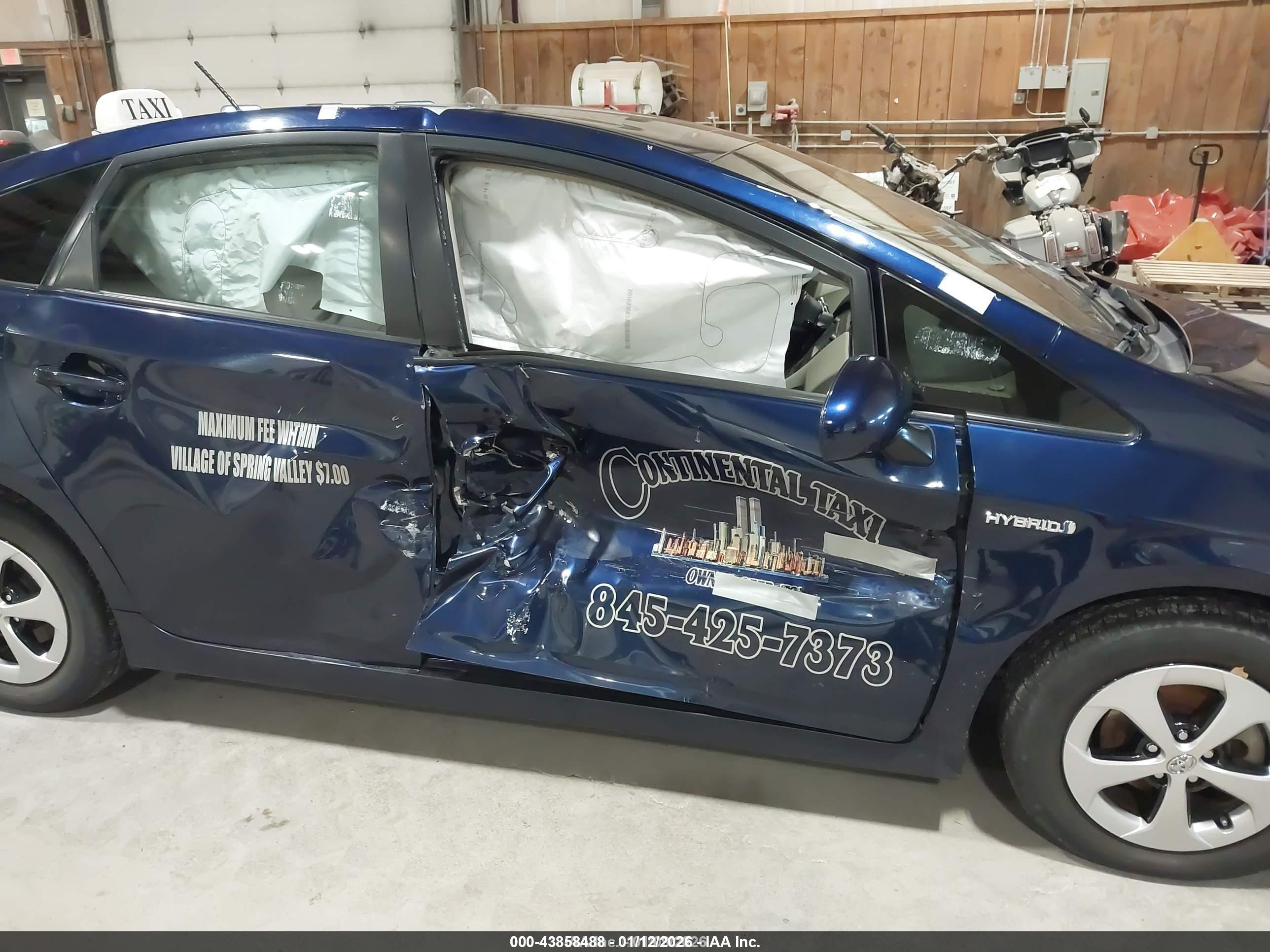 TOYOTA PRIUS image 6