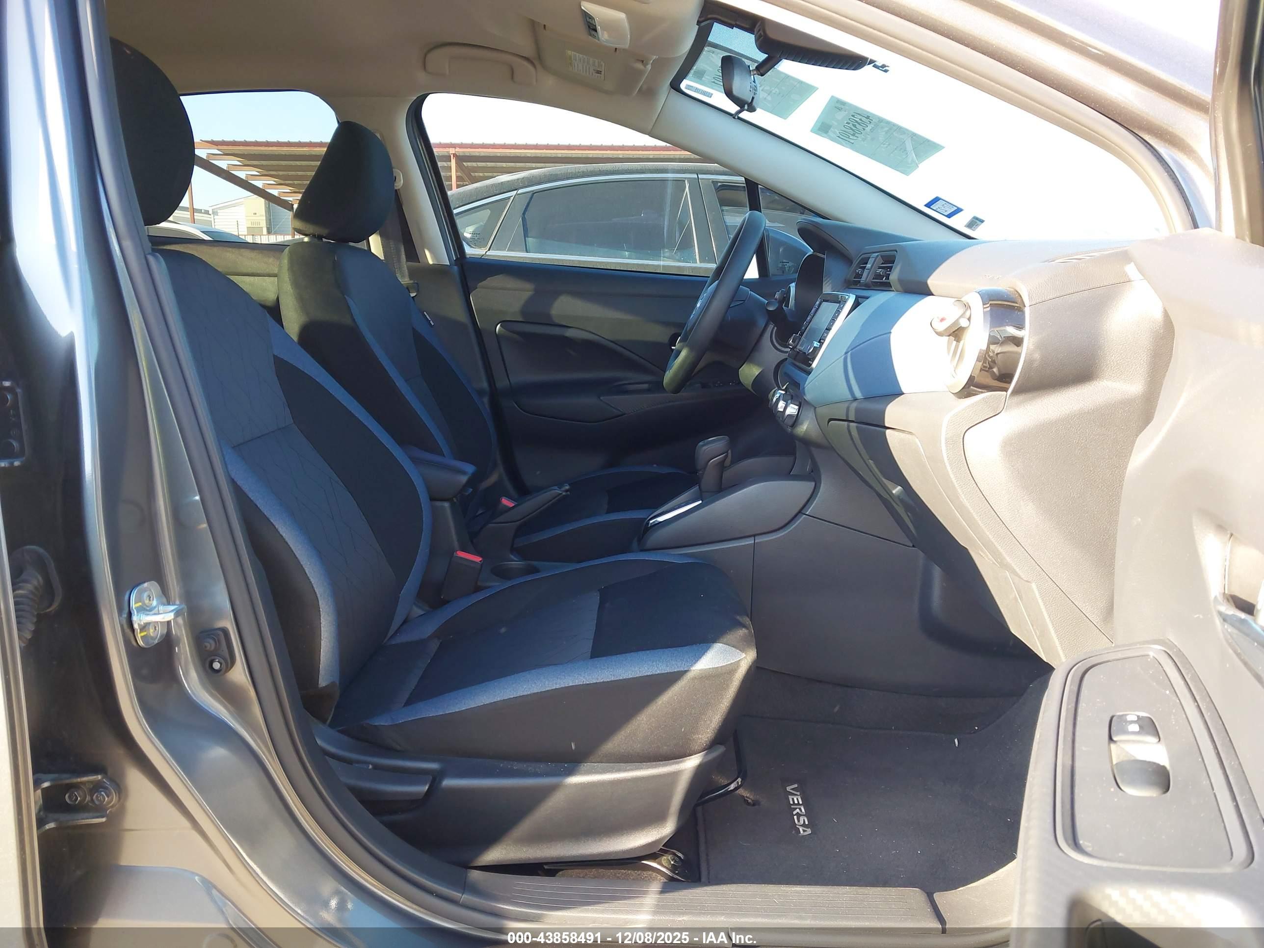 NISSAN VERSA image 5