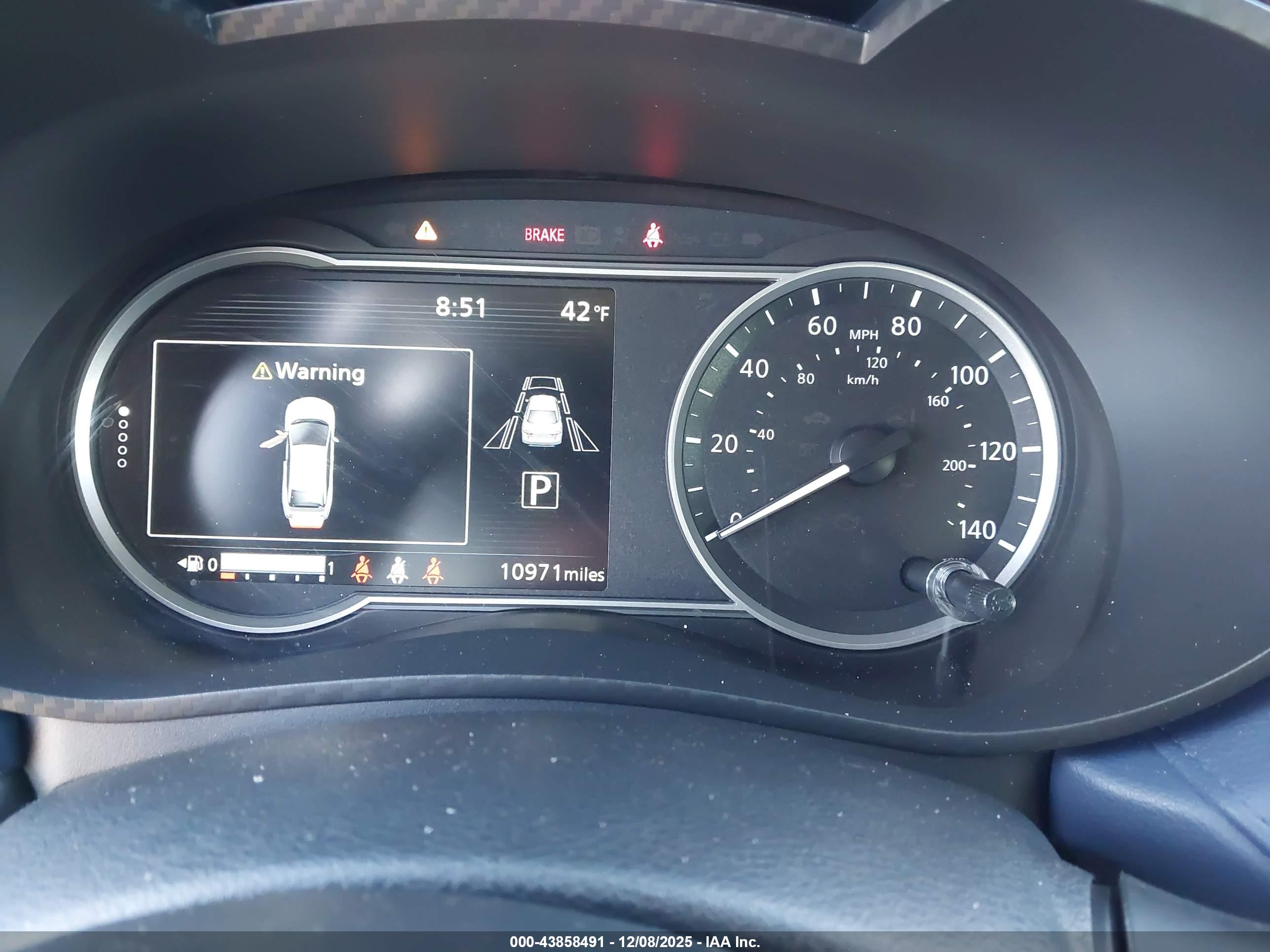 NISSAN VERSA image 7