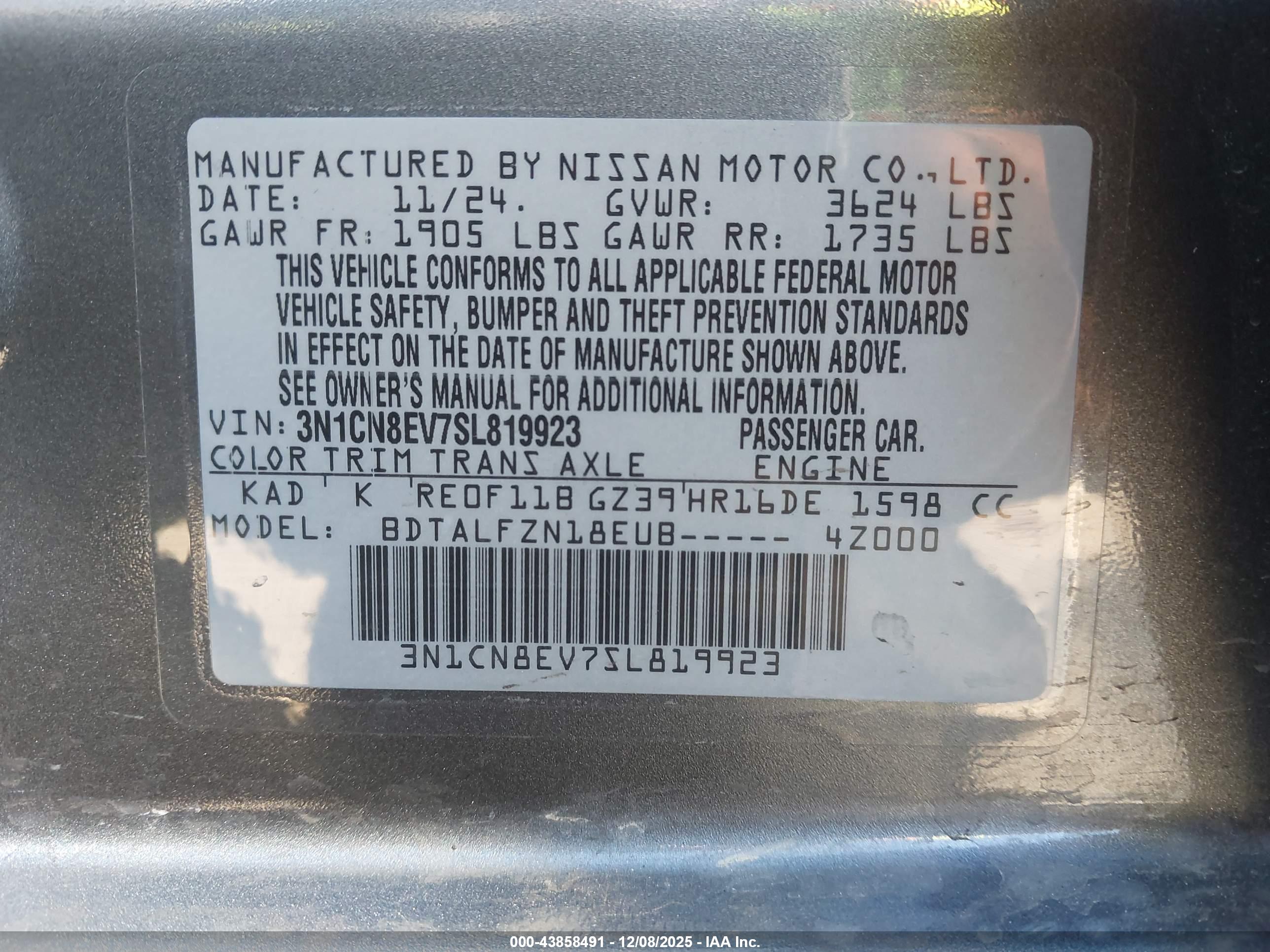 NISSAN VERSA image 9