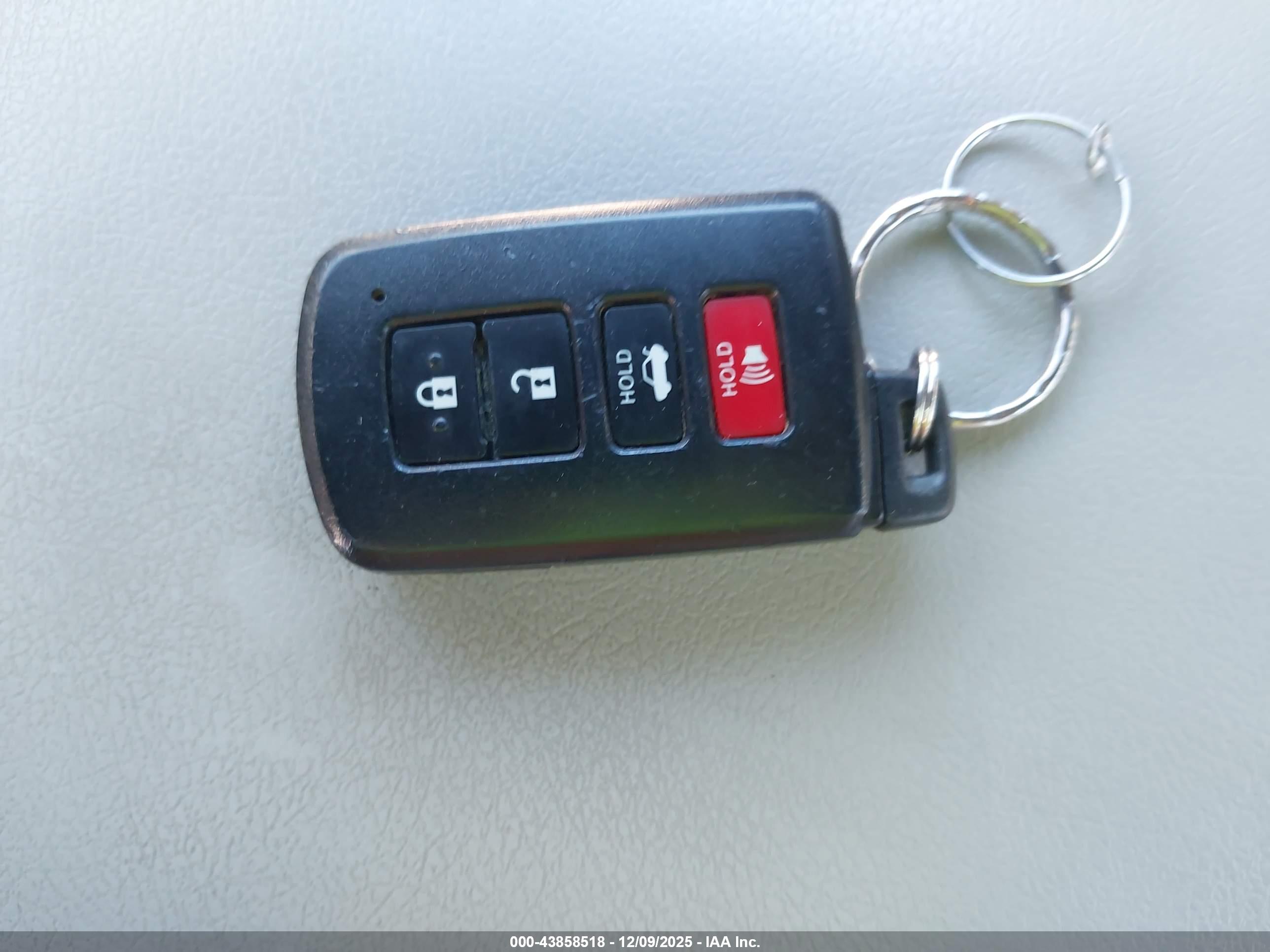 TOYOTA CAMRY image 11