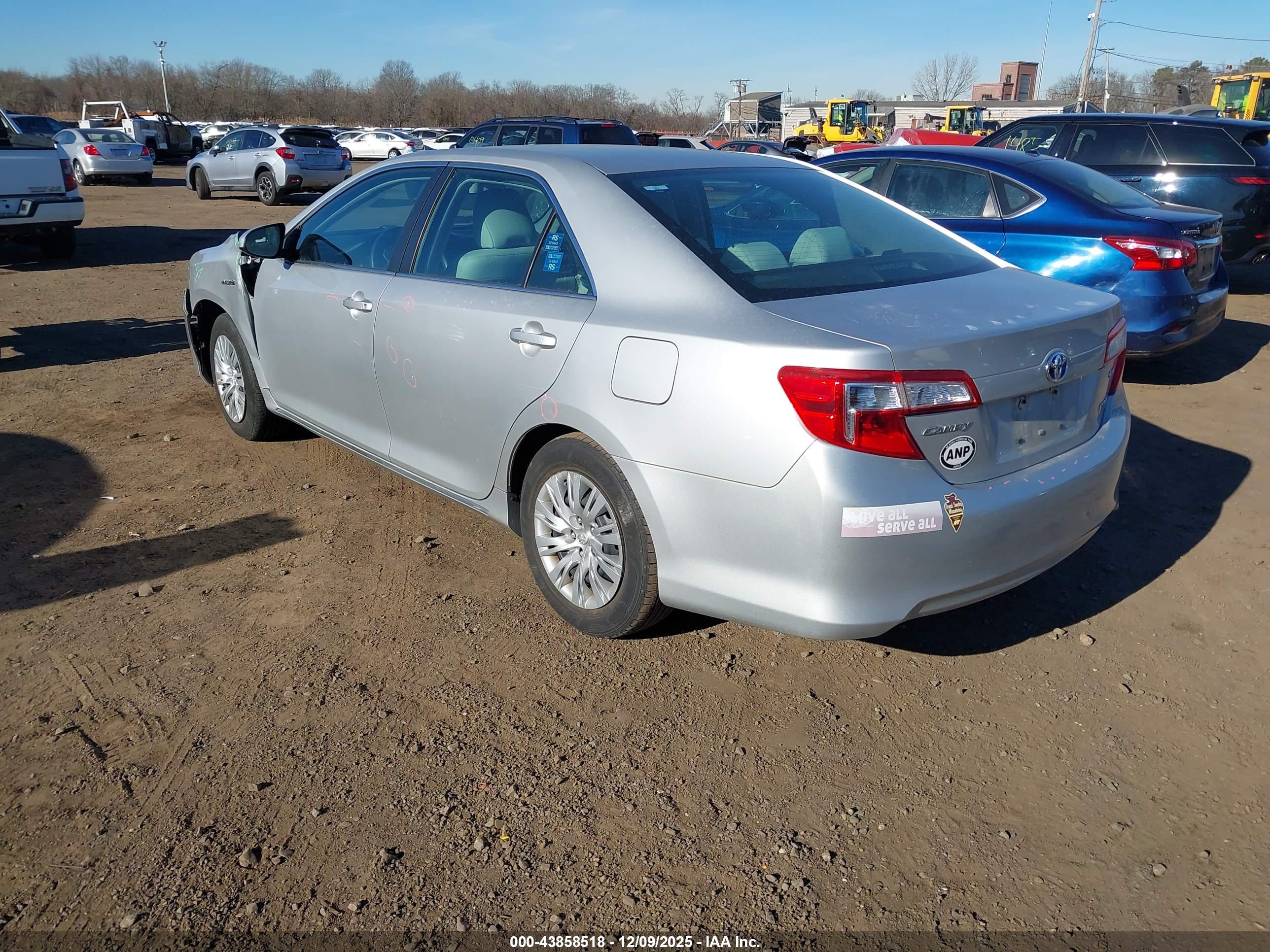 TOYOTA CAMRY image 3