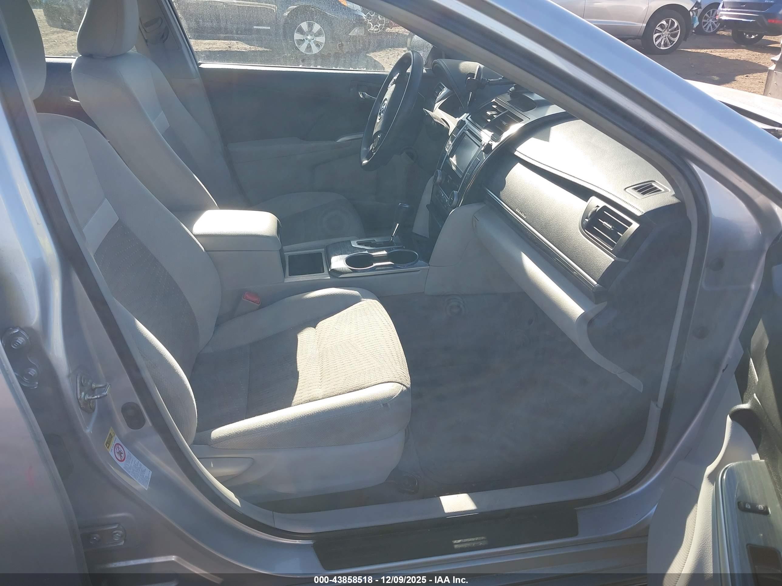 TOYOTA CAMRY image 5