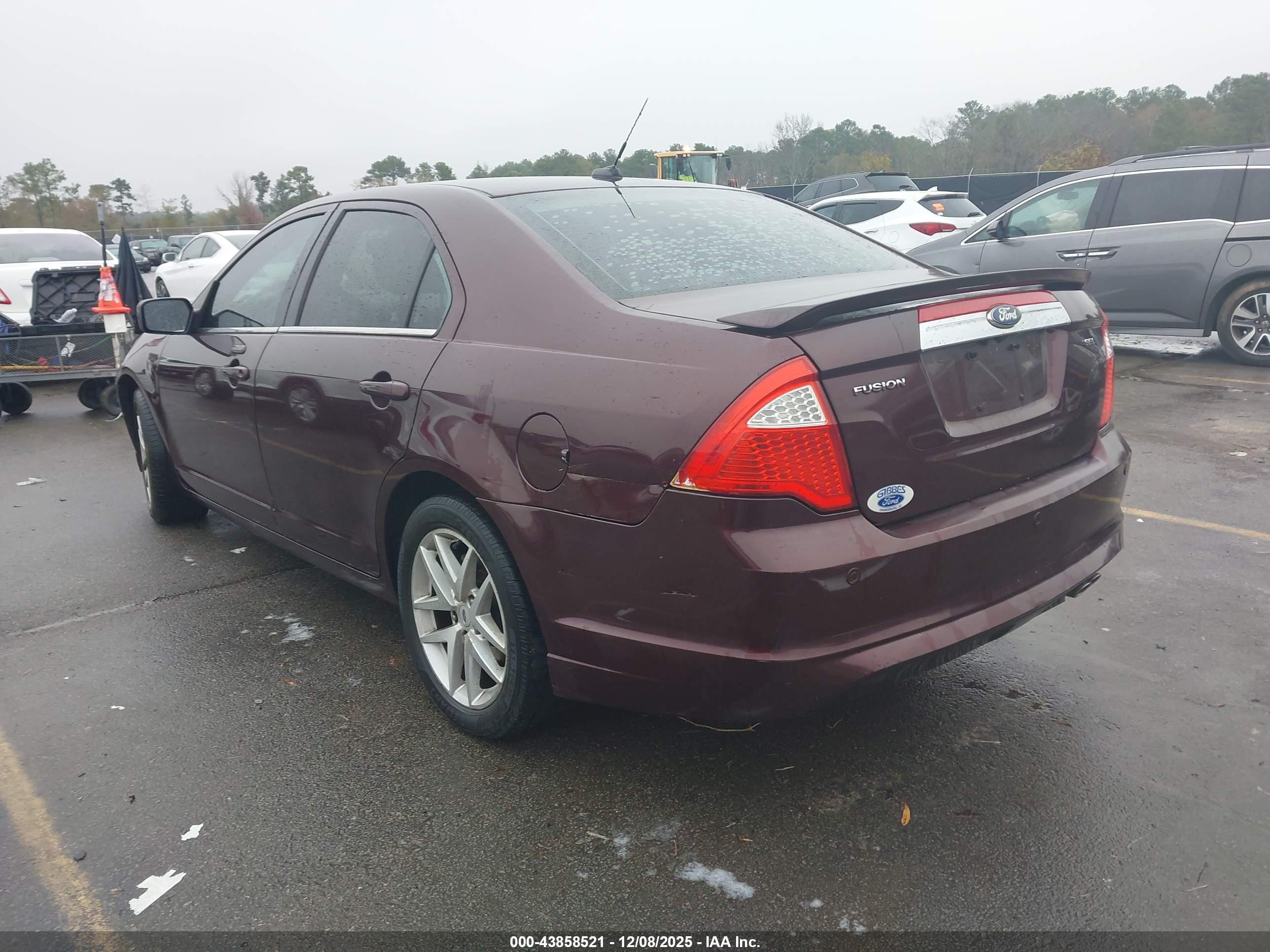 FORD FUSION image 3