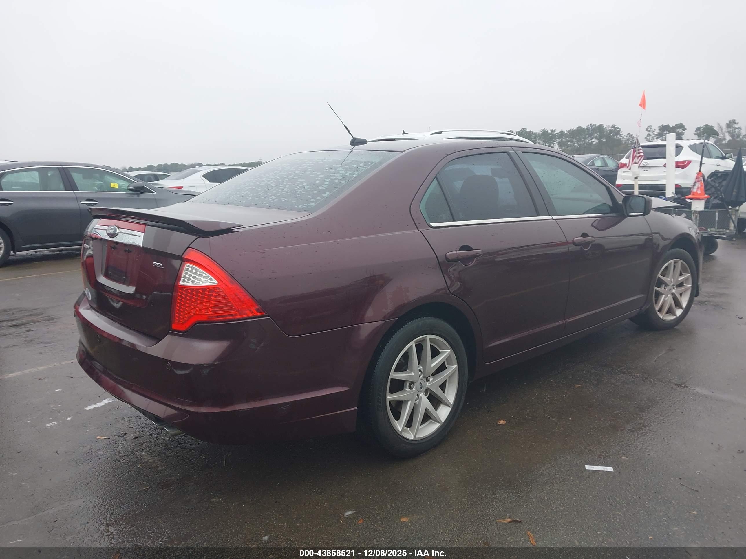 FORD FUSION image 4