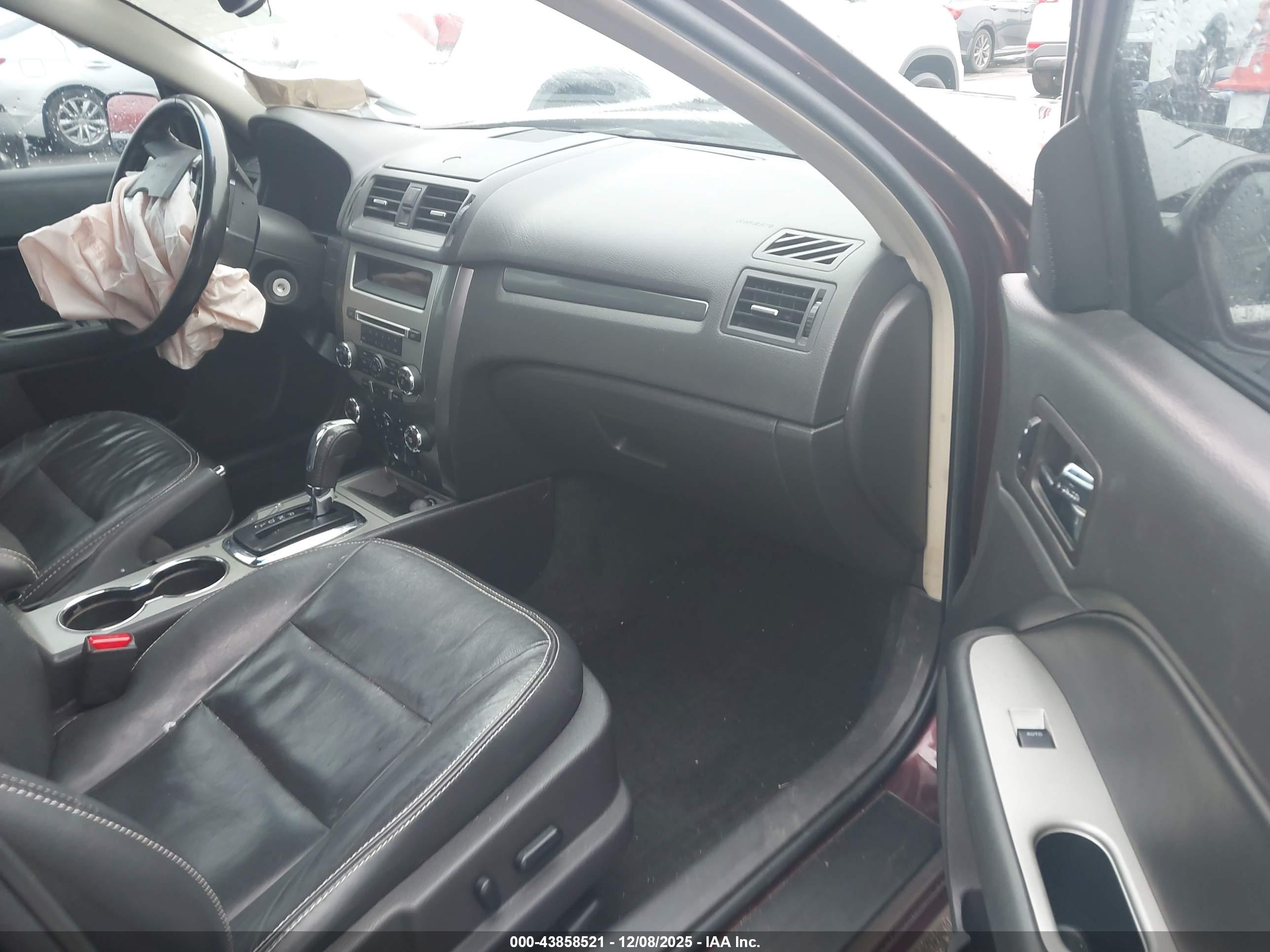 FORD FUSION image 5