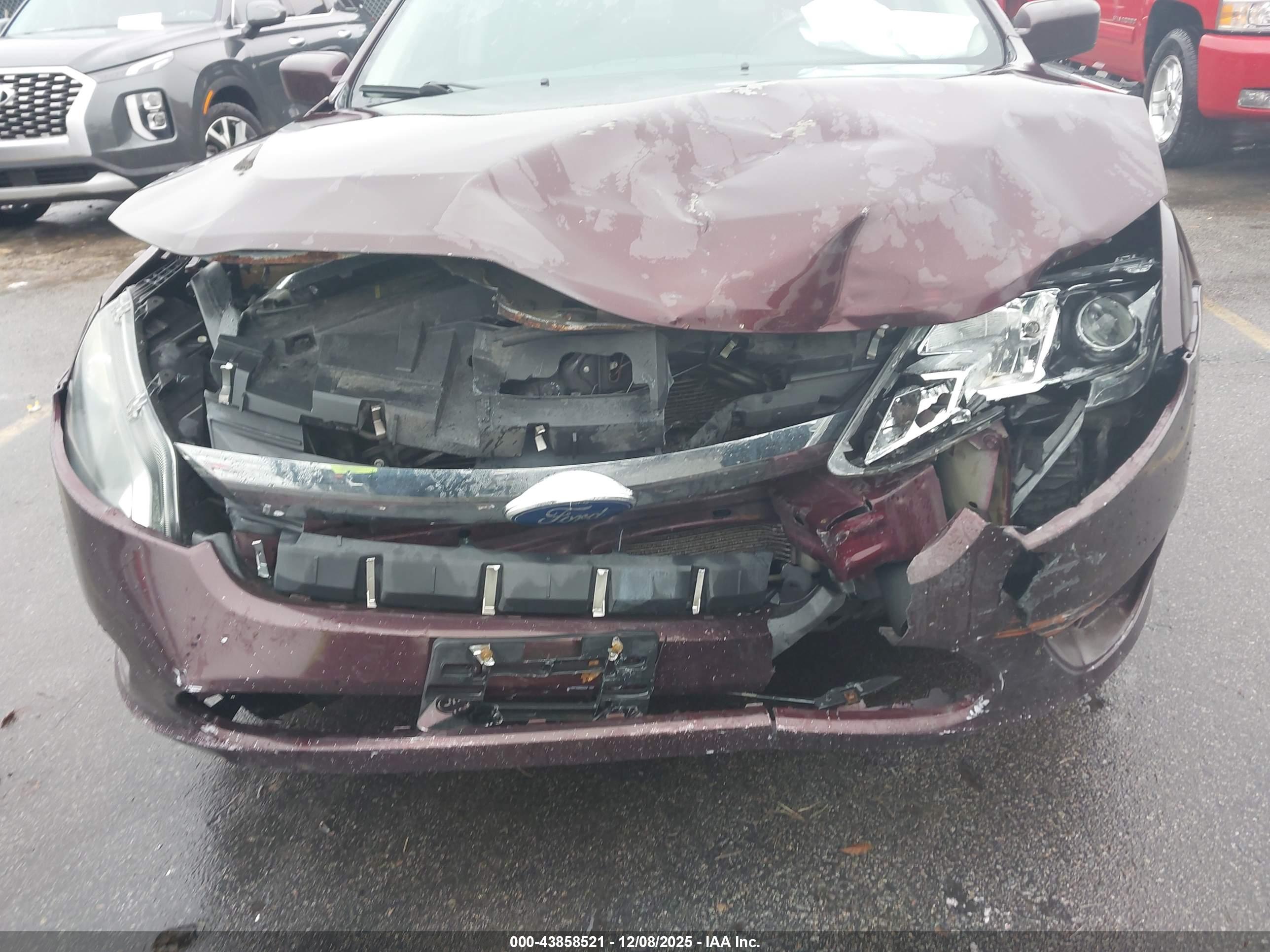 FORD FUSION image 6