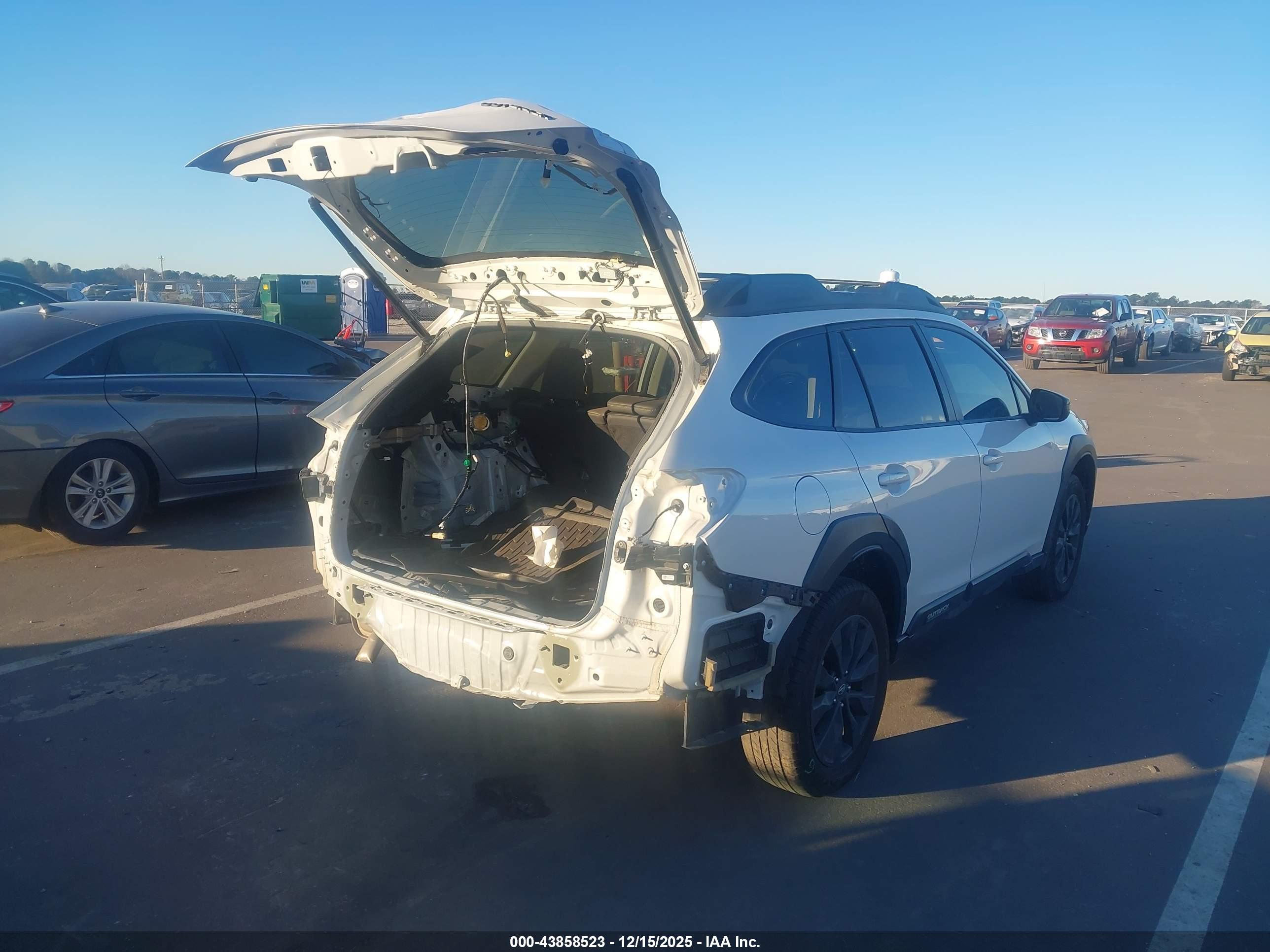 SUBARU OUTBACK image 4