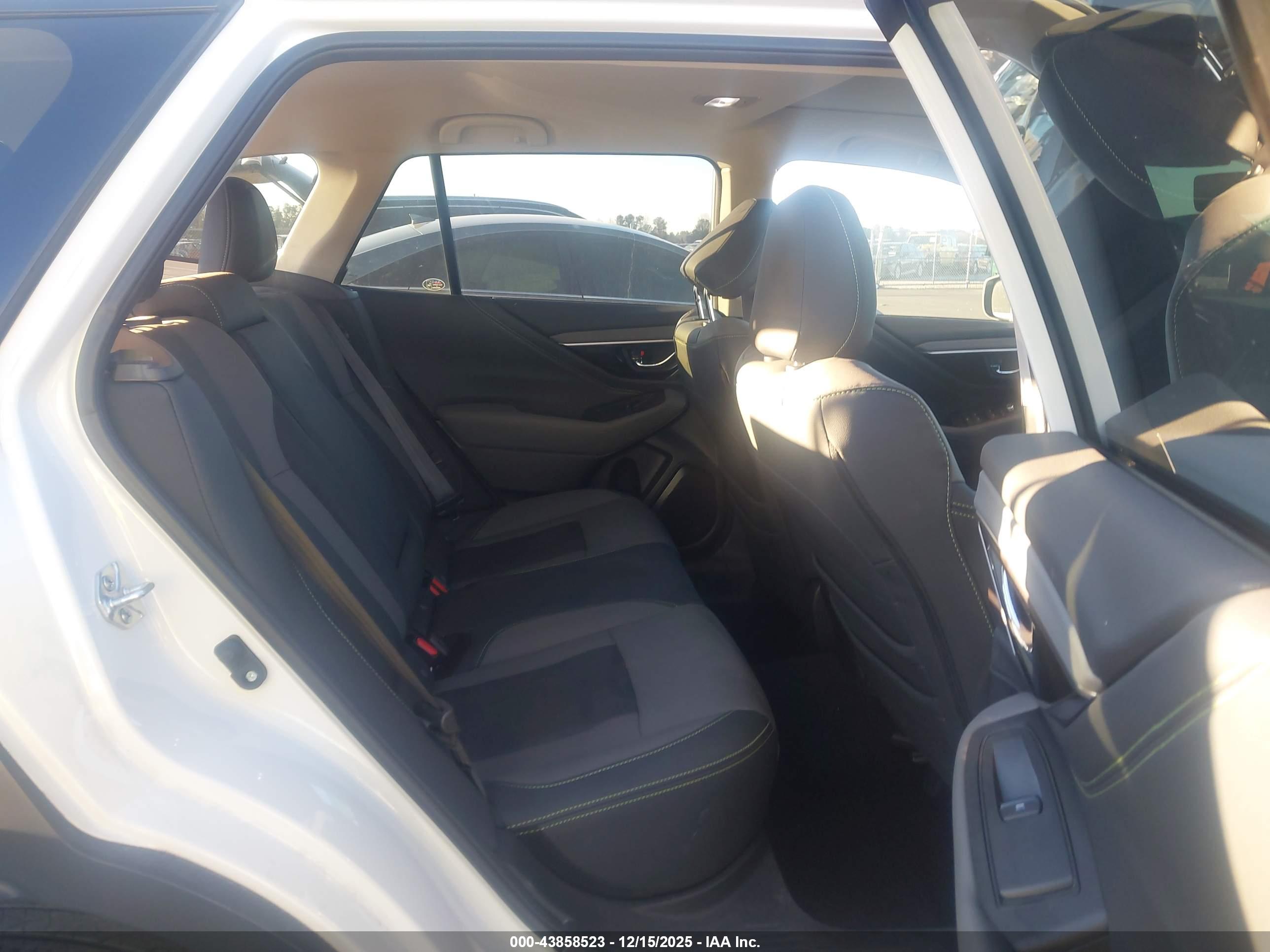 SUBARU OUTBACK image 8