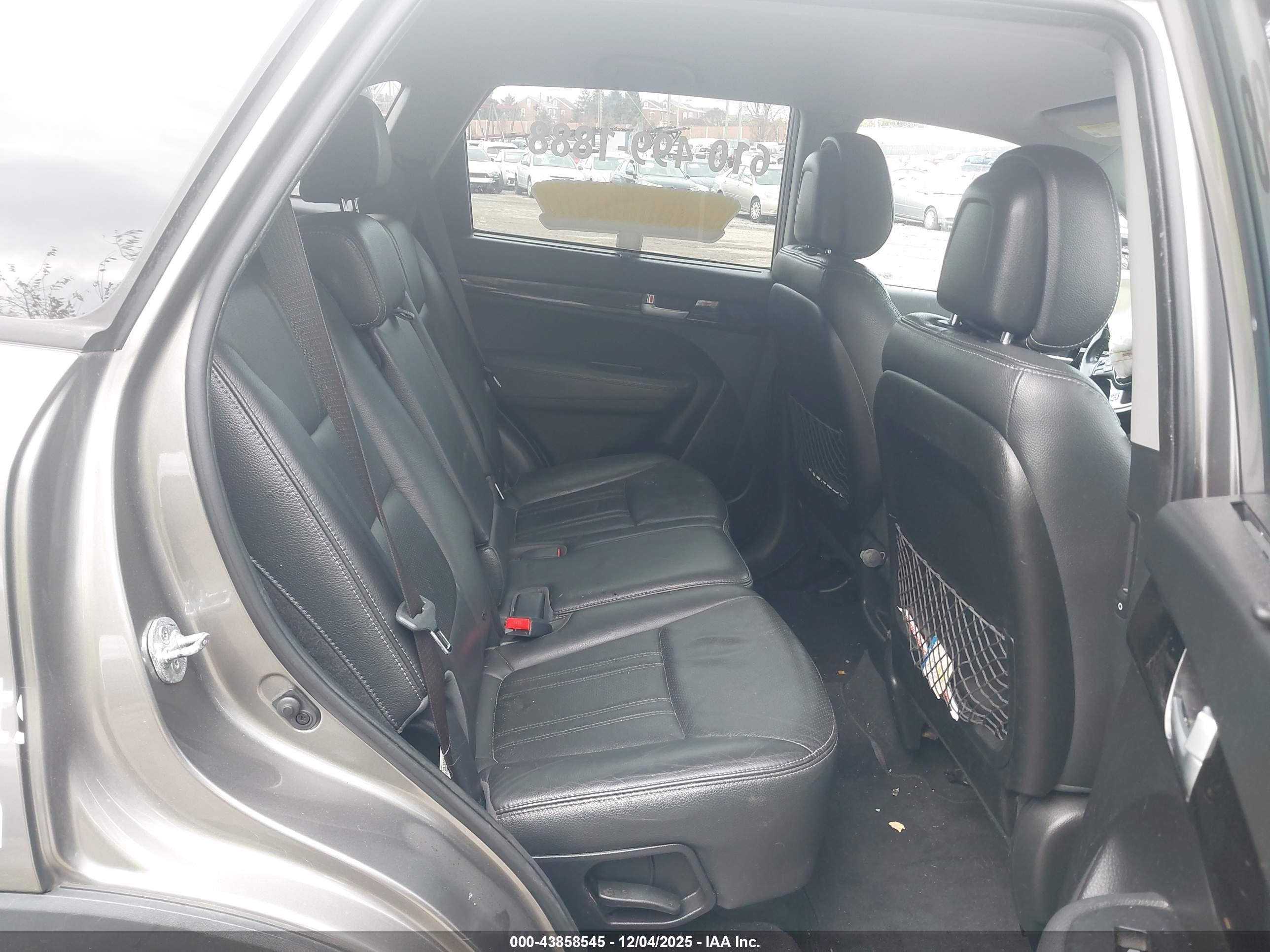 KIA SORENTO image 8