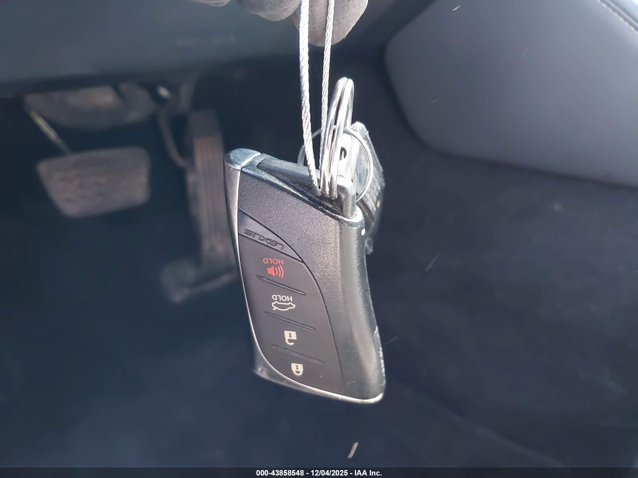 LEXUS ES image 11