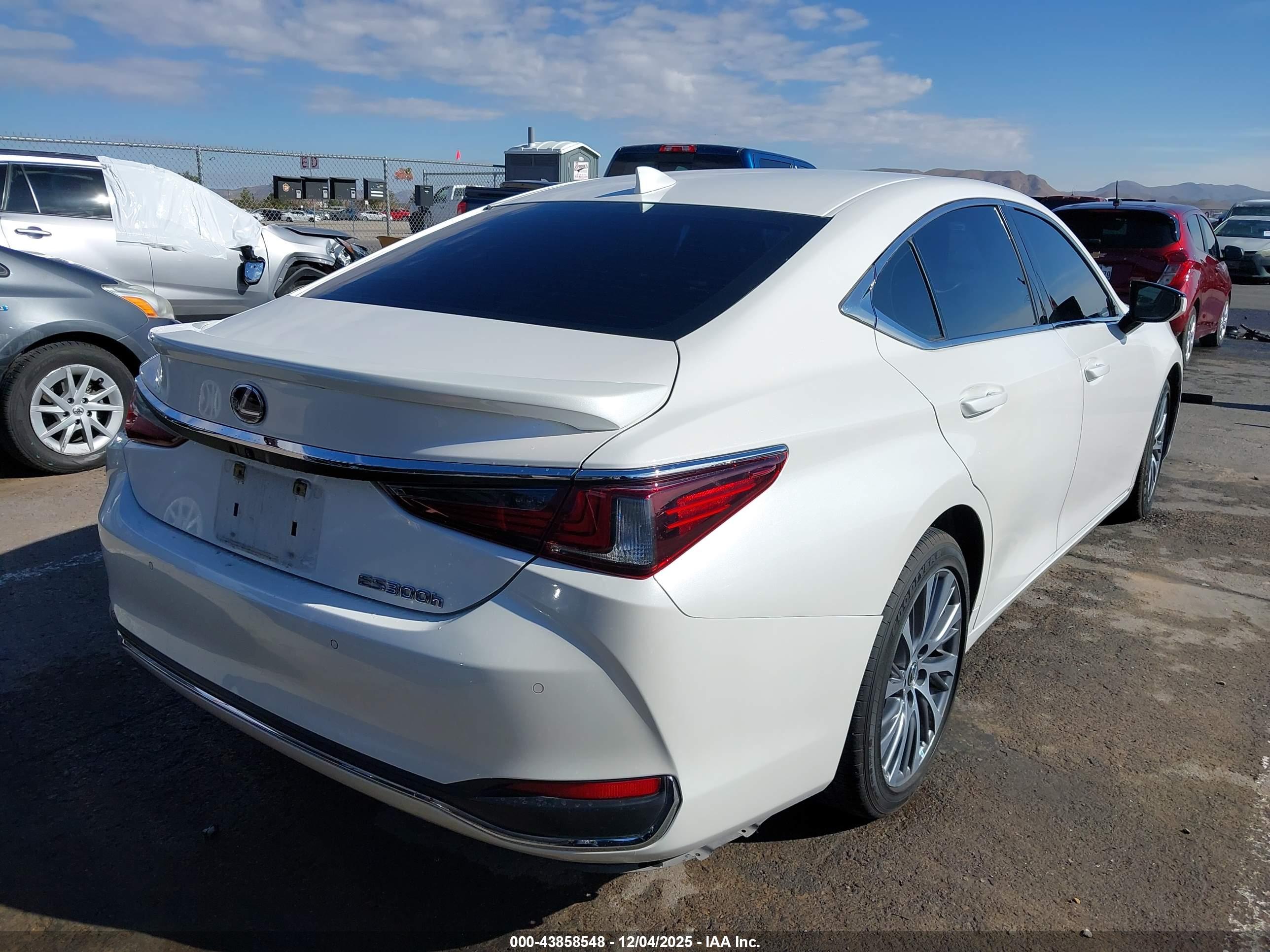 LEXUS ES image 4
