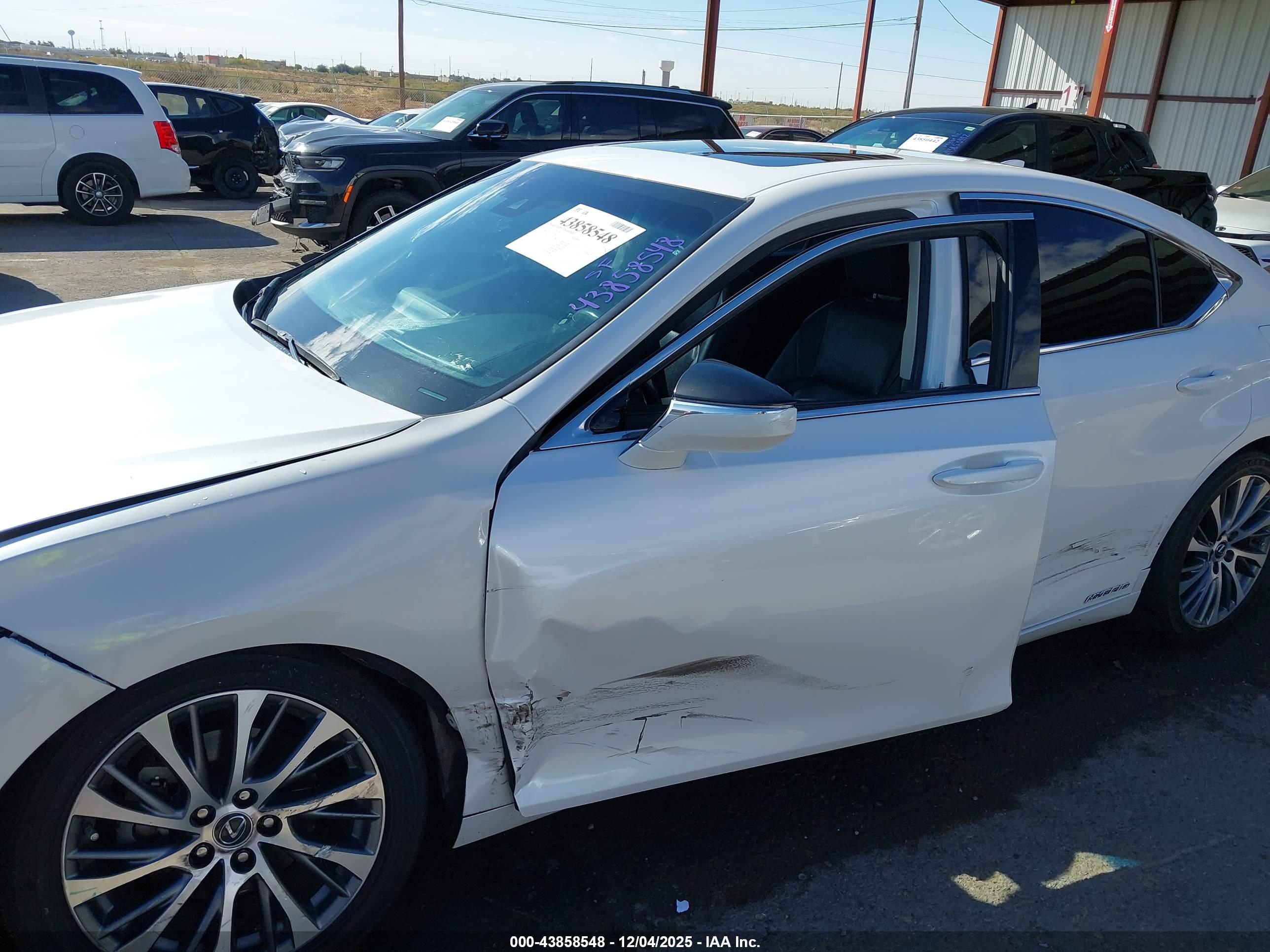 LEXUS ES image 6