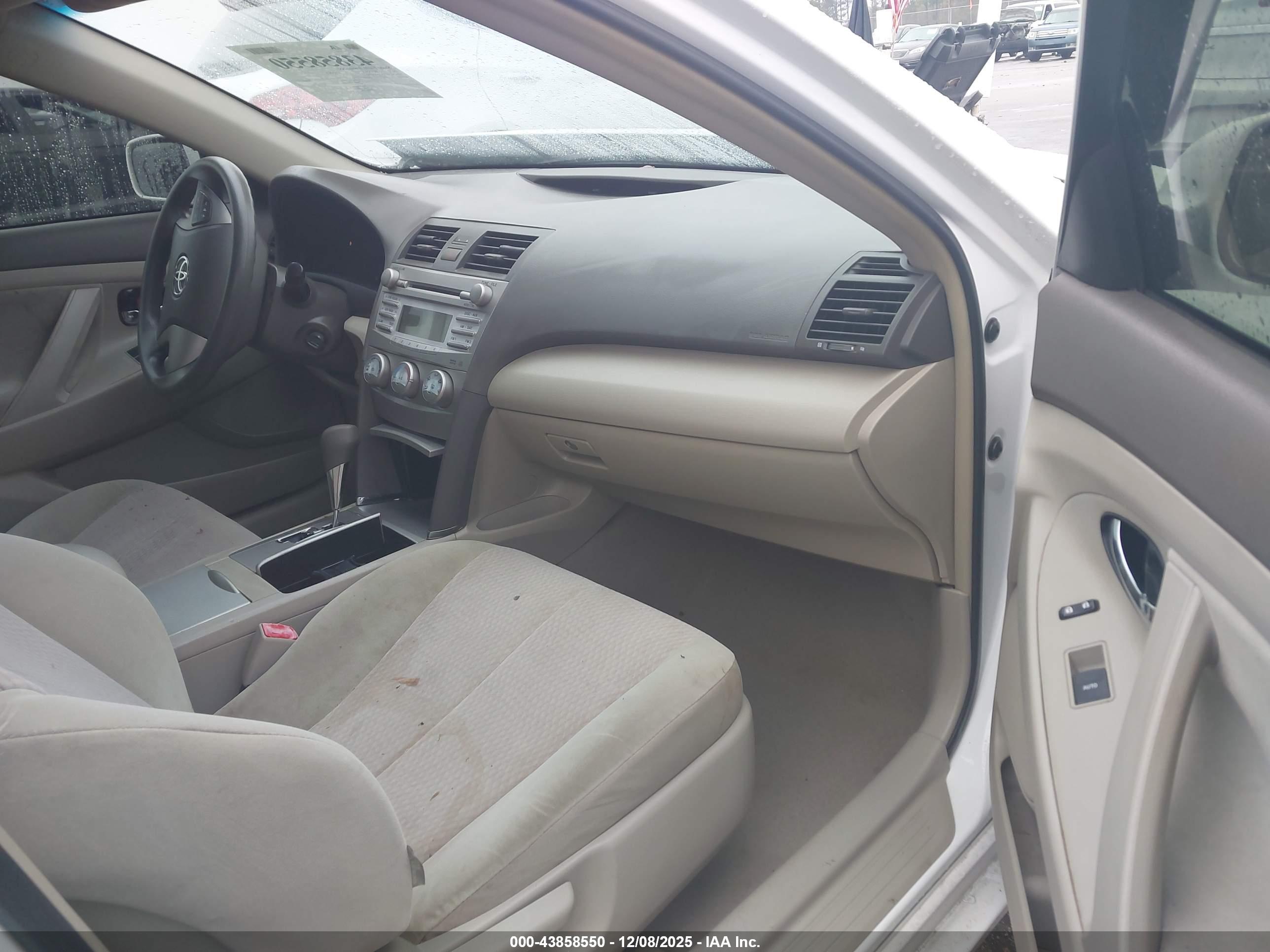 TOYOTA CAMRY image 5