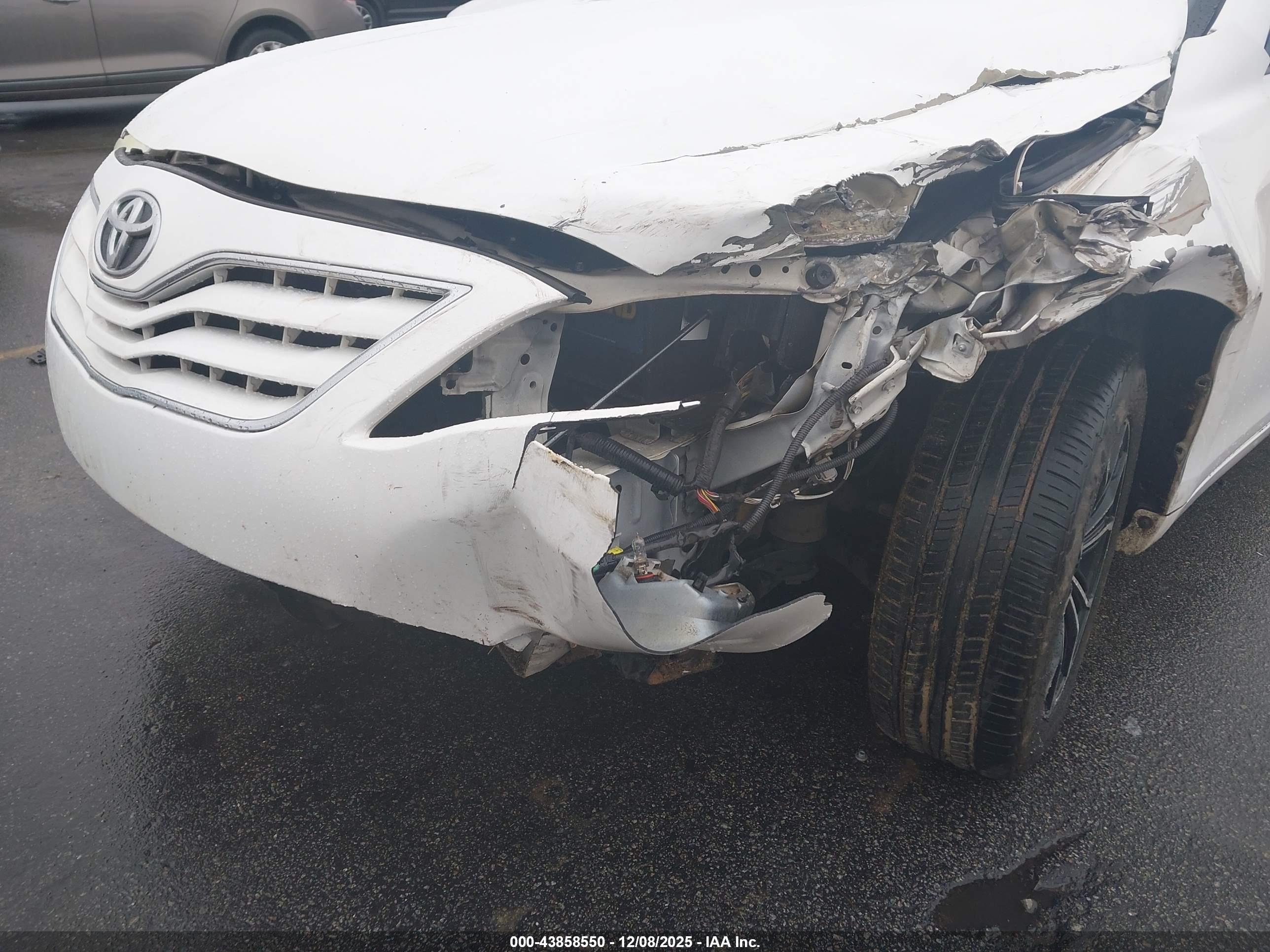 TOYOTA CAMRY image 6