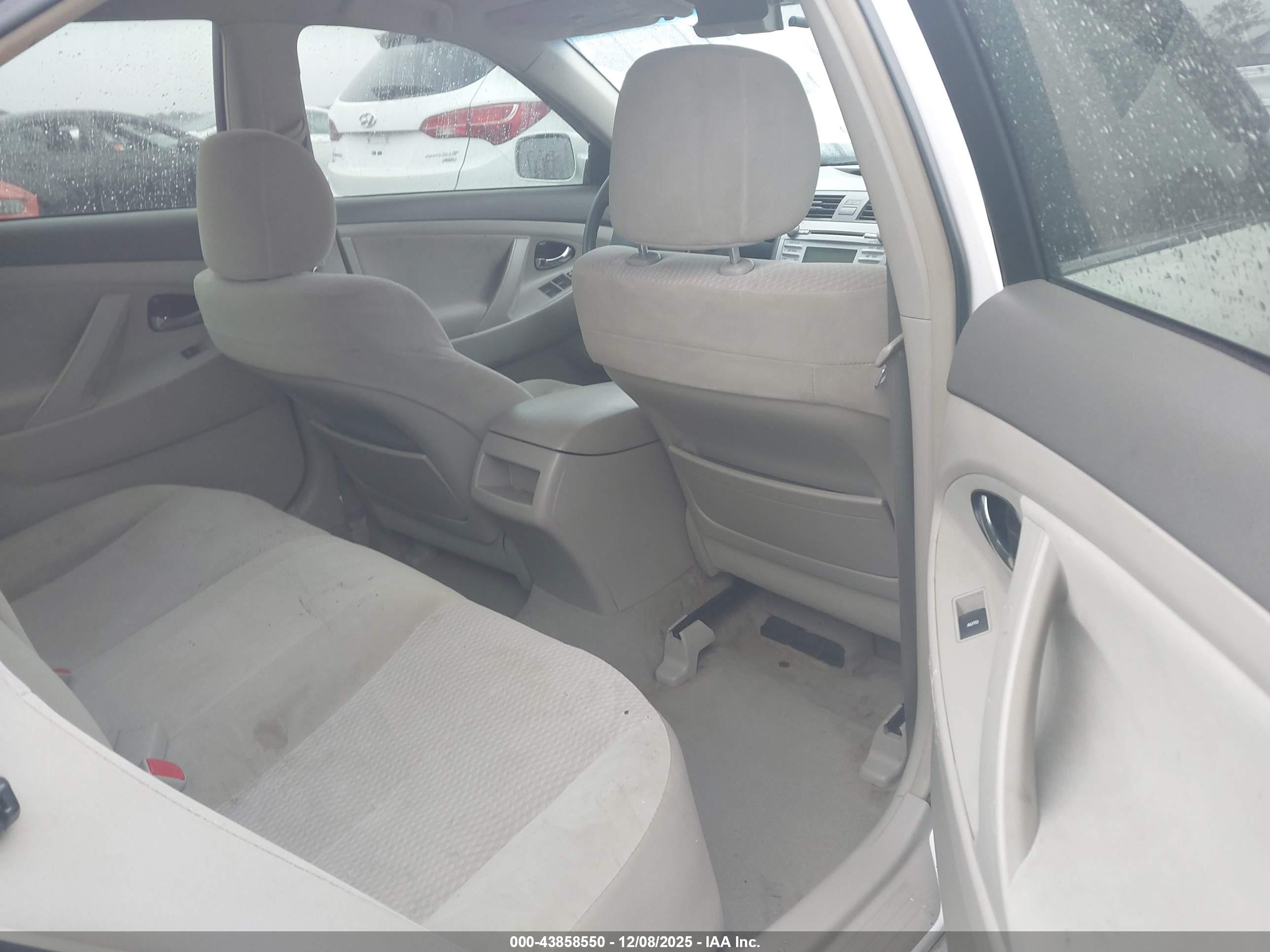 TOYOTA CAMRY image 8